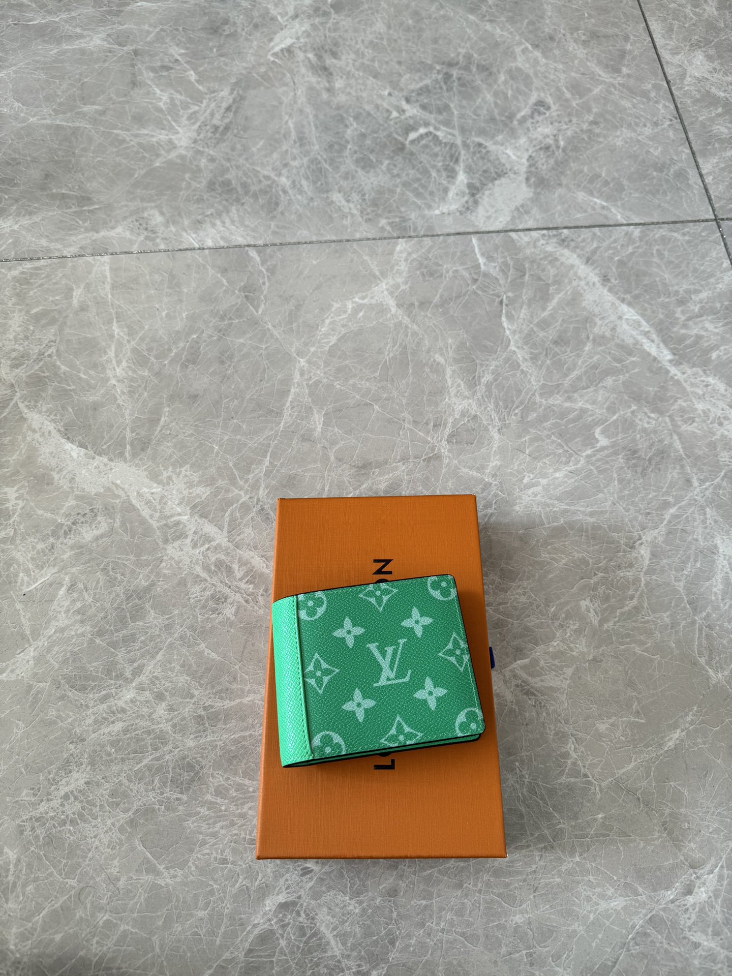 NO:178864,Genuine M30995 short clip green MULTIPLE wallet This Multiple wallet interprets the modern life philosophy of the Tagarama series, with a fusion of Taga leather and Monogram Eclipse canvas, which can be easily placed in most pockets, with banknote compartment and card slots 11.5 x 9.0 x 1.5 cm, LV wallet/clip bag, christian louboutin, louis vuitton19860909正品级 M30995短夹 绿 MULTIPLE 钱夹 本款 Multiple 钱夹解读 Tagarama 系列的摩登生活理念,以 Taga 皮革和 Monogram Eclipse 帆布的融合呈现紧凑设计,可轻松置于多数口袋中,内设钞票隔层和卡位 11.5 x 9.0 x 1.5 cm,LV钱夹/手包,christian louboutin,louis vuitton,Bag