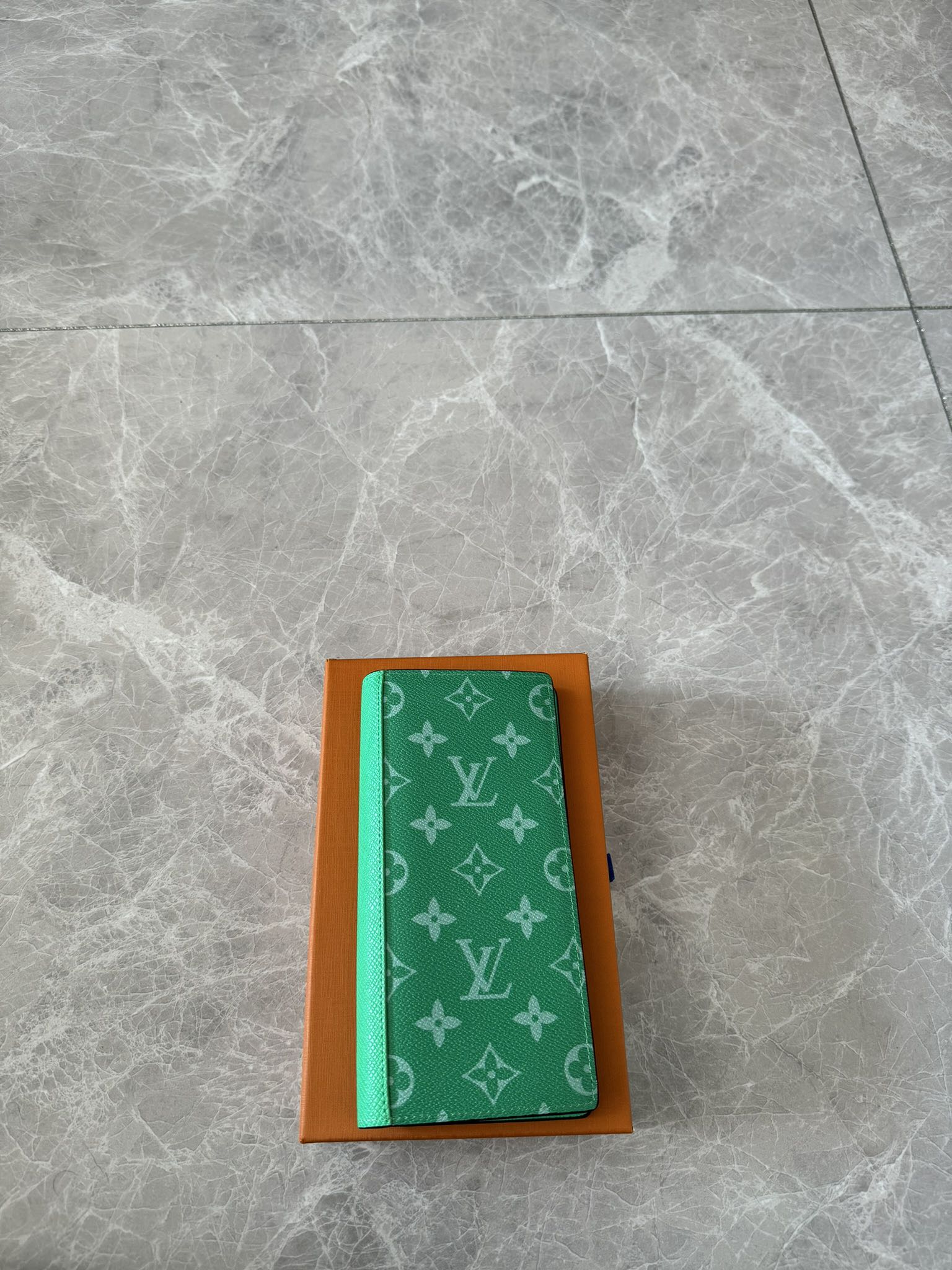 NO:178847,Genuine Tagarama series BRAZZA wallet M30993 green spliced ​​Taga leather and Monogram Eclipse canvas, paired with wrap-around zipper structure, safely protecting the orderly interior space, with banknote organ compartment, zipper coin bag and card slot., LV wallet/clip bag, christian louboutin, louis vuitton19860909正品级 Tagarama 系列 BRAZZA 钱夹 M30993 绿 拼接 Taga 皮革与 Monogram Eclipse 帆布,搭配环绕式拉链结构,稳妥保护井然有序的内部空间,设有钞票风琴隔层、拉链零钱袋和卡位.,LV钱夹/手包,christian louboutin,louis vuitton,Bag