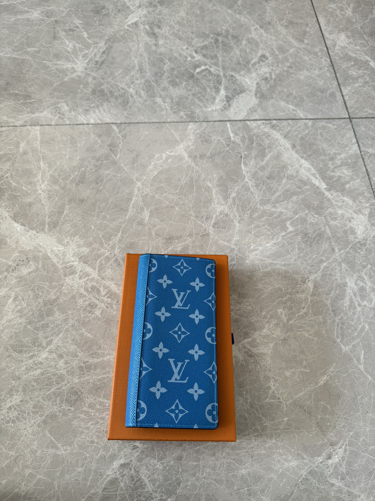 NO:178850,Genuine Tagarama Series BRAZZA Wallet M30993 Blue Spliced ​​Taga Leather and Monogram Eclipse Canvas, paired with wrap-around zipper structure, safely protecting the orderly interior space, with banknote organ compartment, zipper coin bag and card slot, LV wallet/clip bag, christian louboutin, louis vuitton19860909正品级 Tagarama 系列 BRAZZA 钱夹 M30993 蓝 拼接 Taga 皮革与 Monogram Eclipse 帆布,搭配环绕式拉链结构,稳妥保护井然有序的内部空间,设有钞票风琴隔层、拉链零钱袋和卡位,LV钱夹/手包,christian louboutin,louis vuitton,Bag