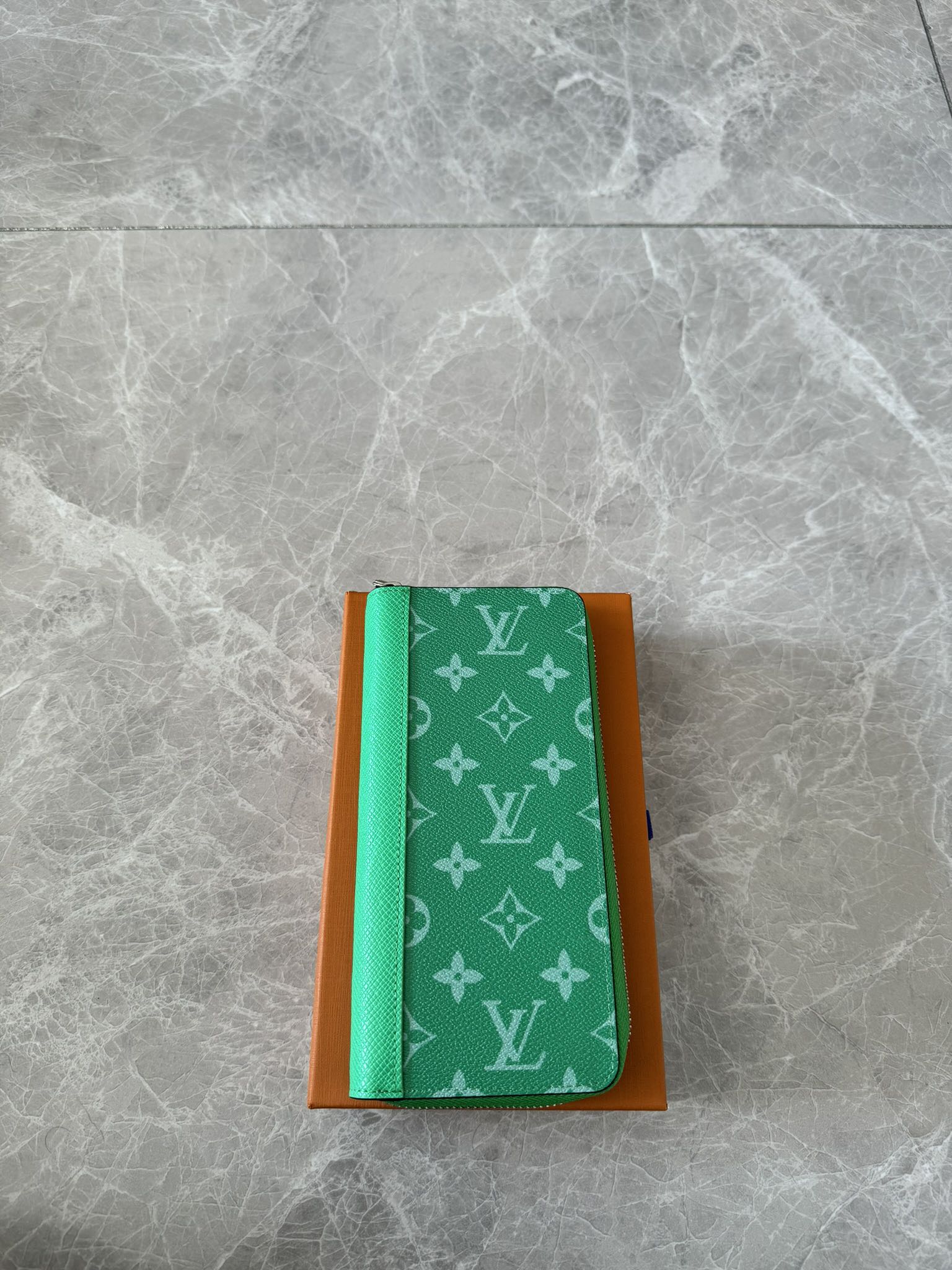 NO:178853,Genuine Tagarama series Zippy Vertical wallet M30944 single pull green splicing Taga leather and Monogram Eclipse canvas, paired with wrap-around zipper structure, safely protecting the orderly interior space, with banknote organ compartment, zipper coin bag and card slot., LV wallet/clip bag, christian louboutin, louis vuitton19860909正品级 Tagarama 系列 Zippy Vertical 钱夹 M30944单拉 绿 拼接 Taga 皮革与 Monogram Eclipse 帆布,搭配环绕式拉链结构,稳妥保护井然有序的内部空间,设有钞票风琴隔层、拉链零钱袋和卡位.,LV钱夹/手包,christian louboutin,louis vuitton,Bag