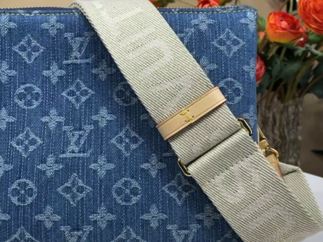 Louis Vuitton LV Coussin De gros
 Sacs À Main Bleu M24564