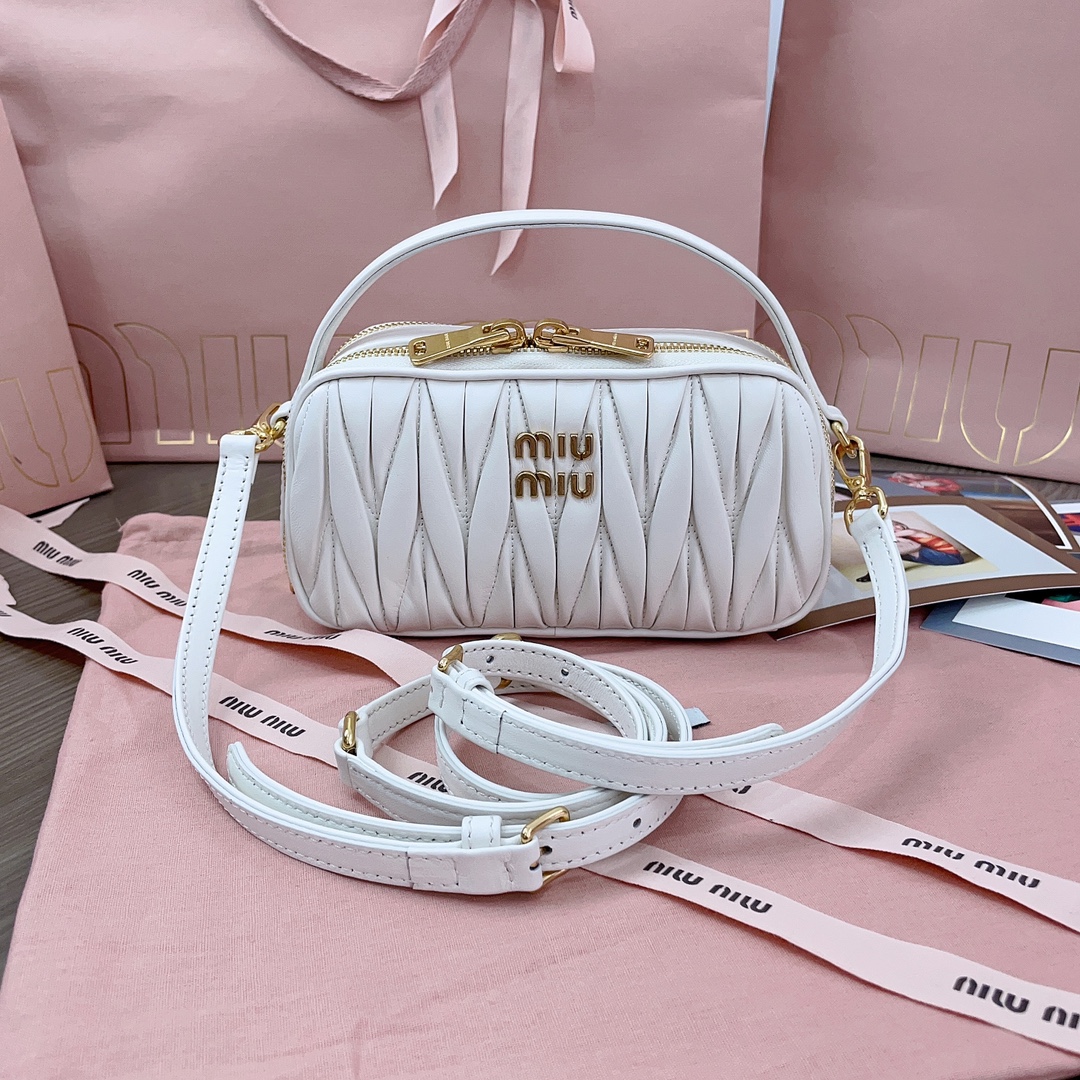 BH229Miu家新款饭盒包选用顶级进口小羊皮经典Matelasse工艺双拉链设计包身精致立体有型正面金