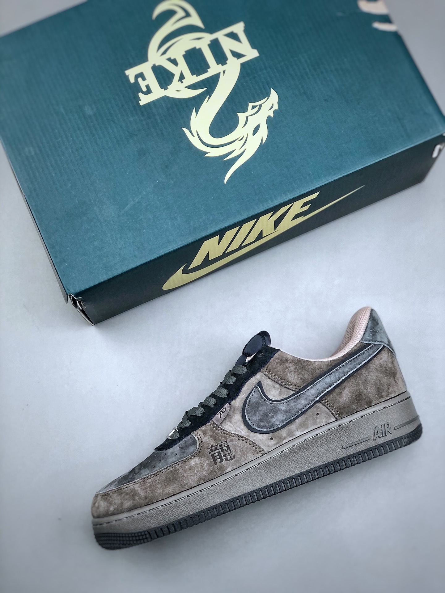 KNikeAirForce1Low07龙年限定黑蓝原楦头原纸板打造纯正低帮空军版型专注外贸渠道全掌内置蜂