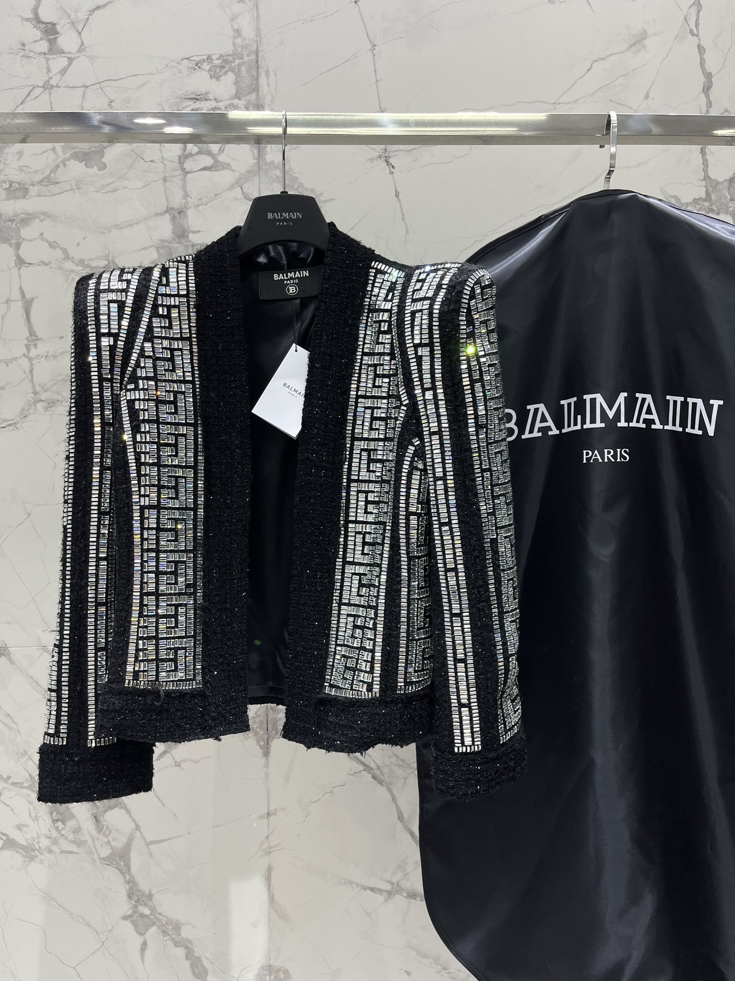 NO:952361,* B Bal's shrug heavy-duty hot-drilled suit, advanced customization series, Czech A-grade diamond super flash, heavy-duty fashion, limited sale, size SML, Balmain-clothing, balmain,19860909* B巴尔家耸肩重工烫钻西服 高级定制系列 捷克A级钻超级闪 重工时尚 限量发售 码数SML,巴尔曼-服装,balmain,,Women's clothing
