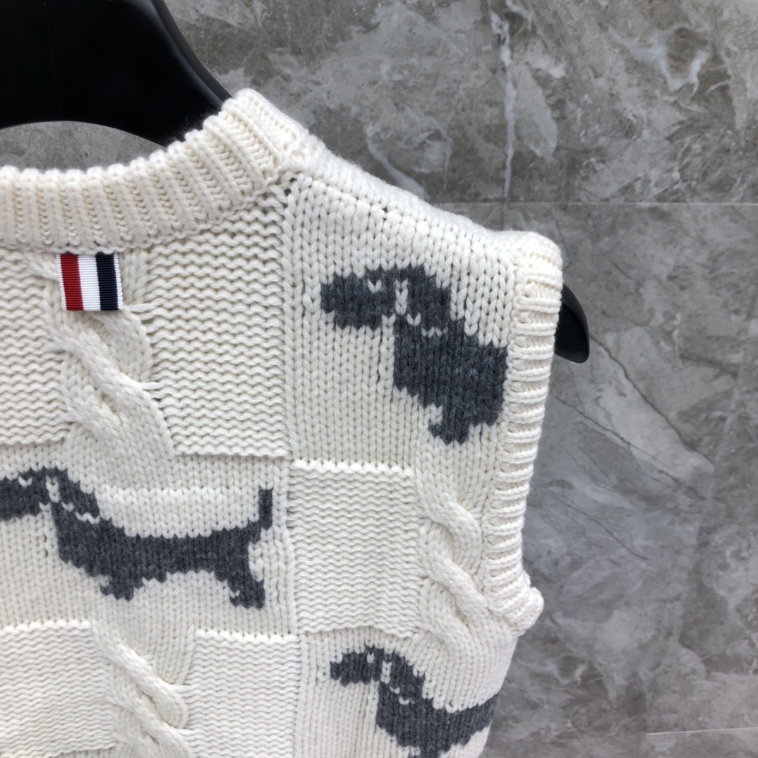 高版本女款羊毛小狗背心  

码数：1.2.3    颜色：藏青   白色