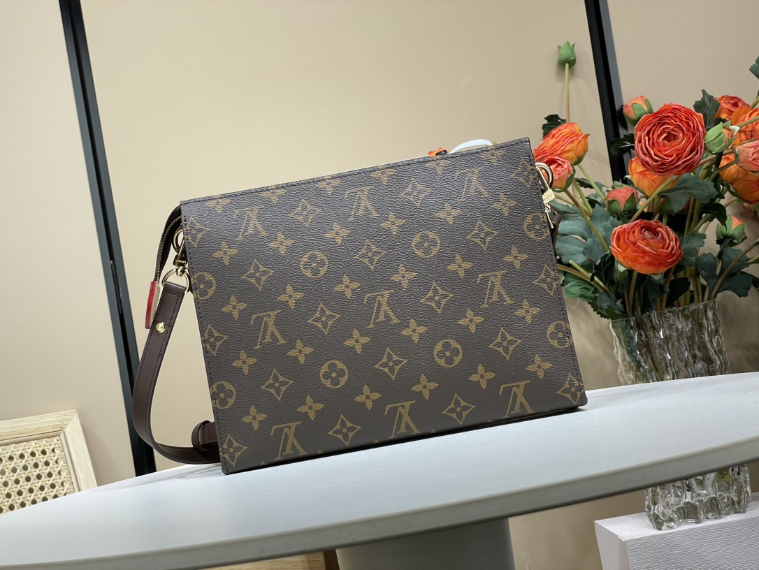 Louis Vuitton 24 new LV debut Pochette Voyage clutch bag is officially on sale M47542 presbyopia (shoulder strap version) upgraded version, with