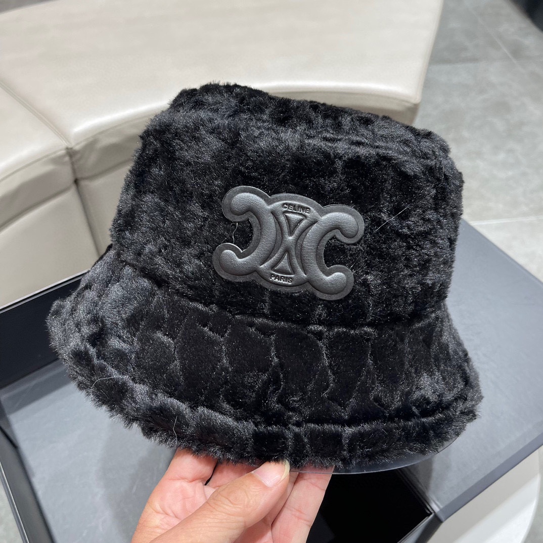 赛琳Celine新品-logo渔夫帽帽子的羊绒用料在冬季里暖和又时尚不用担心得了风度失了温度采用的玉米粒