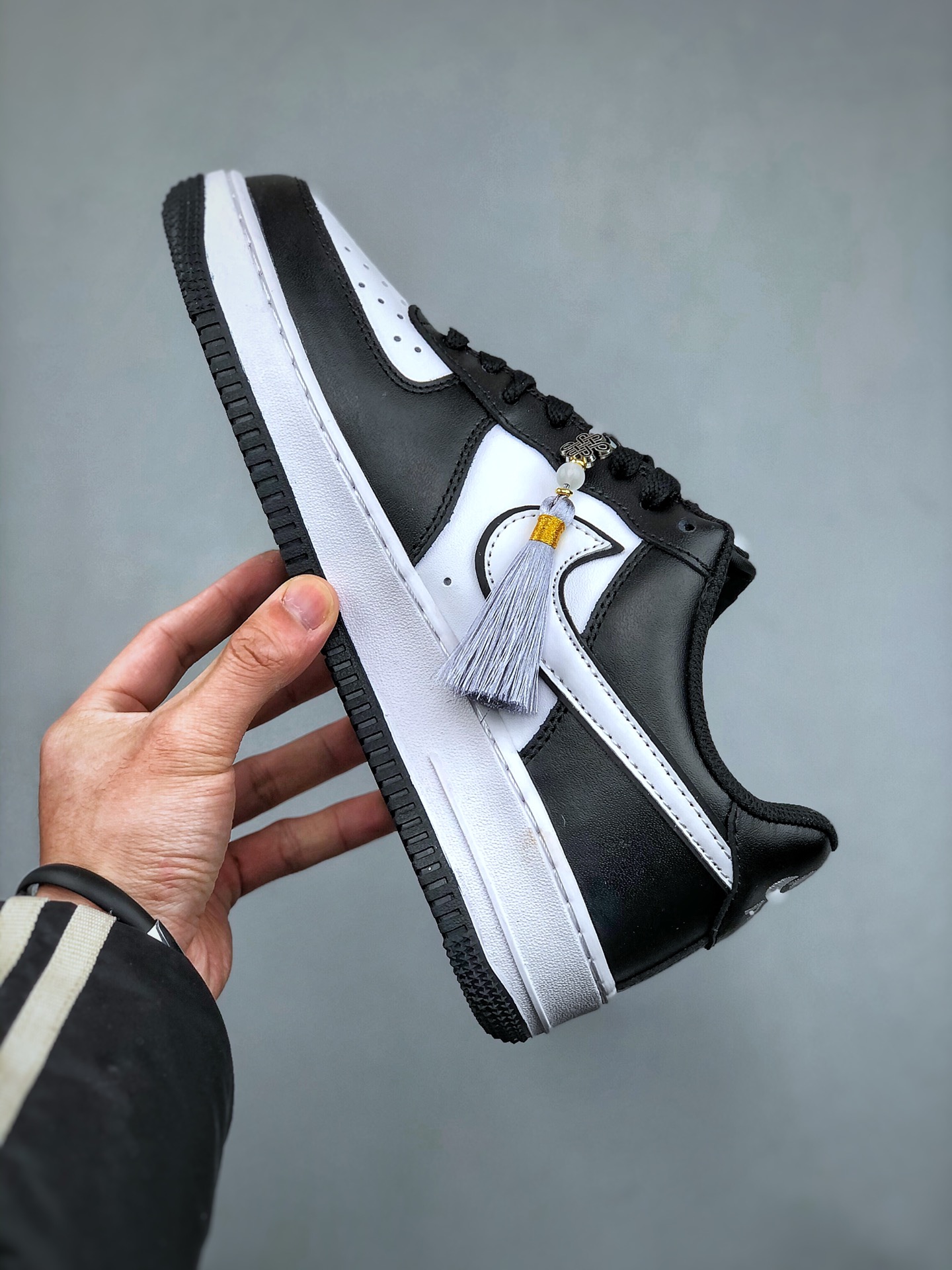 KNikeAirForce1Low07龙年限定黑白原楦头原纸板打造纯正低帮空军版型专注外贸渠道全掌内置蜂