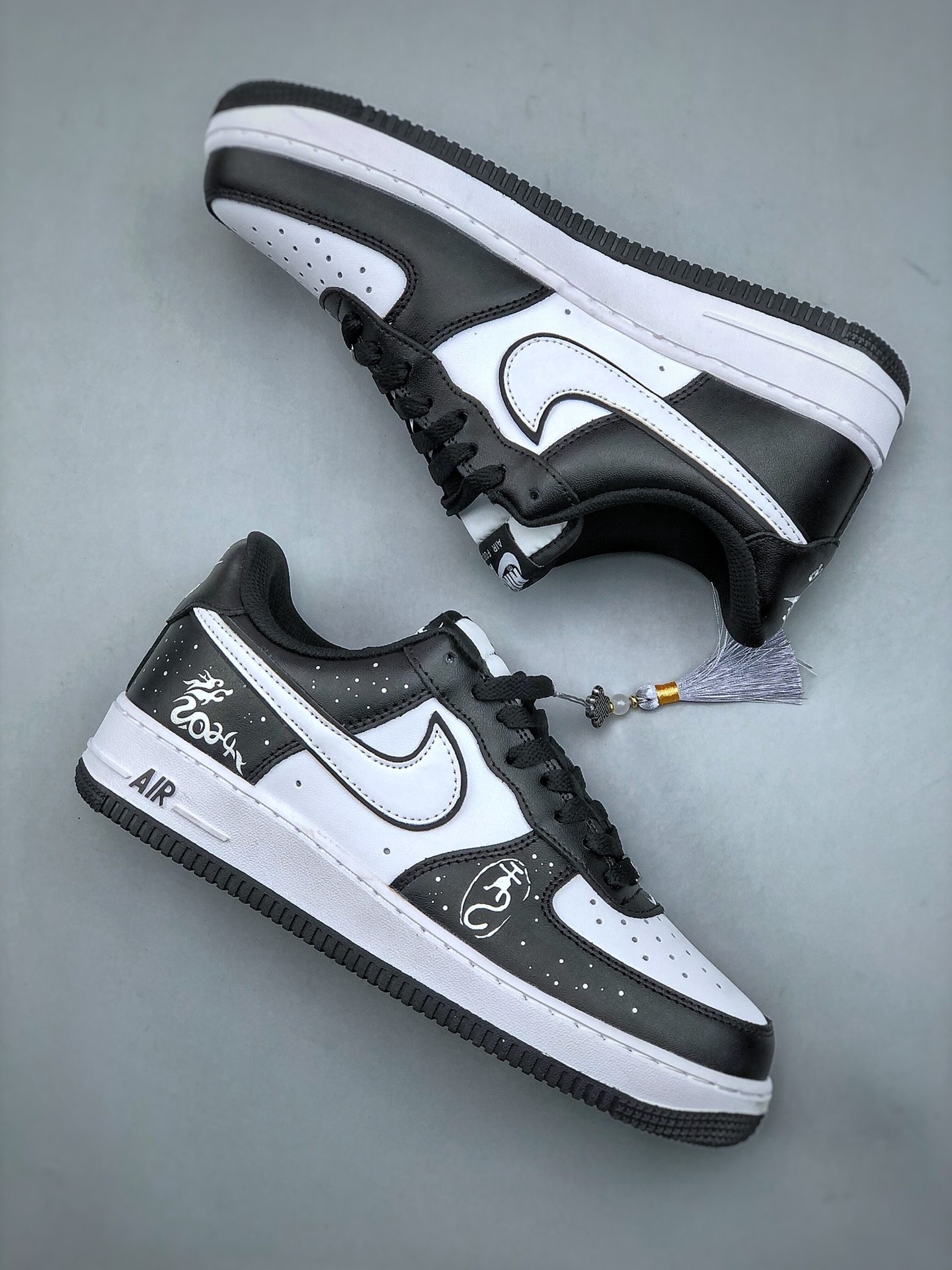 KNikeAirForce1Low07龙年限定黑白原楦头原纸板打造纯正低帮空军版型专注外贸渠道全掌内置蜂