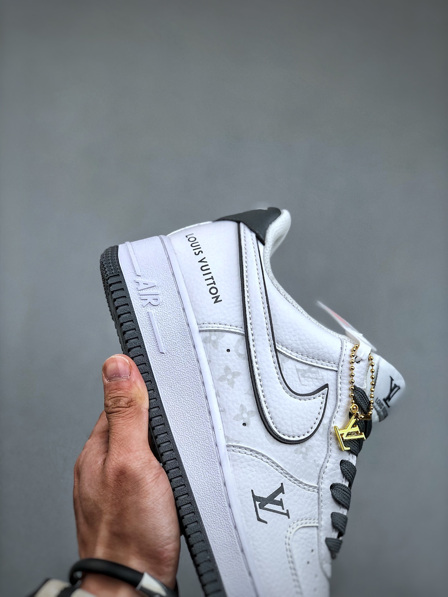 KNikeAirForce1Mid07xLouisVuitton白灰原楦头原纸板打造纯正中帮空军版型专注