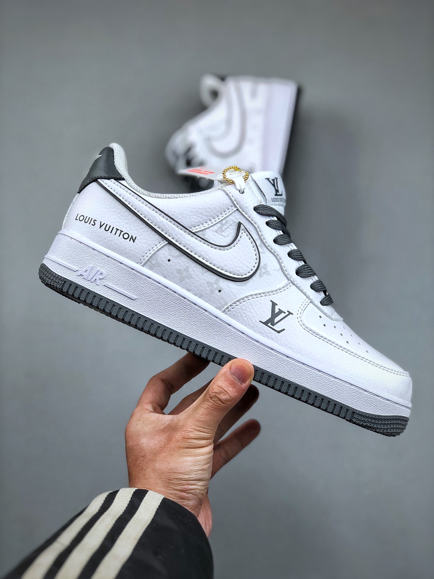 KNikeAirForce1Mid07xLouisVuitton白灰原楦头原纸板打造纯正中帮空军版型专注