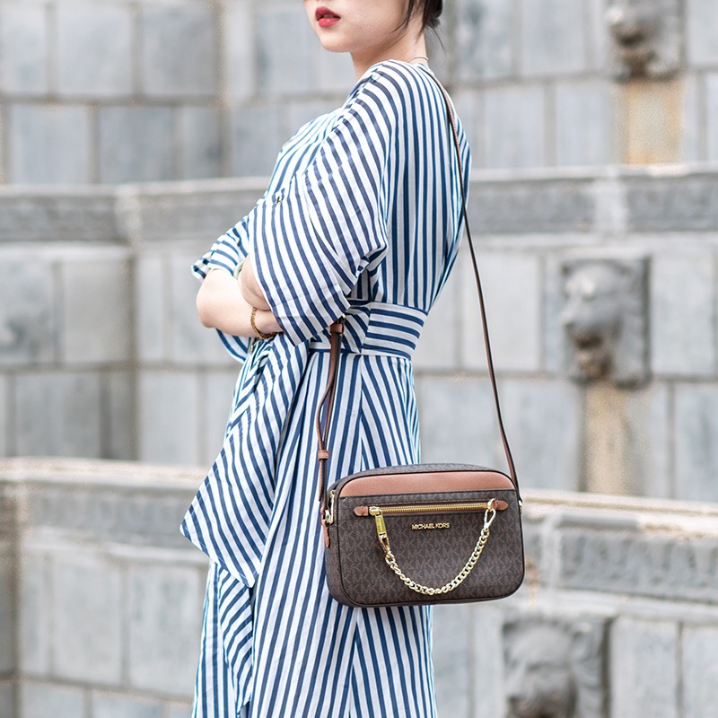 Michael Kors ～MK新款JET SET ITEM系列女包链条小方包单肩斜挎包相机包，尺寸：24×16×5