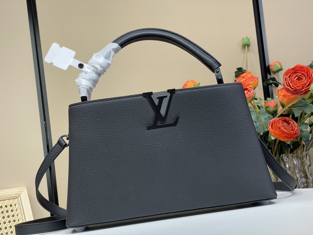 Louis Vuitton LV's top end-of-year purchasing Capucines medium size