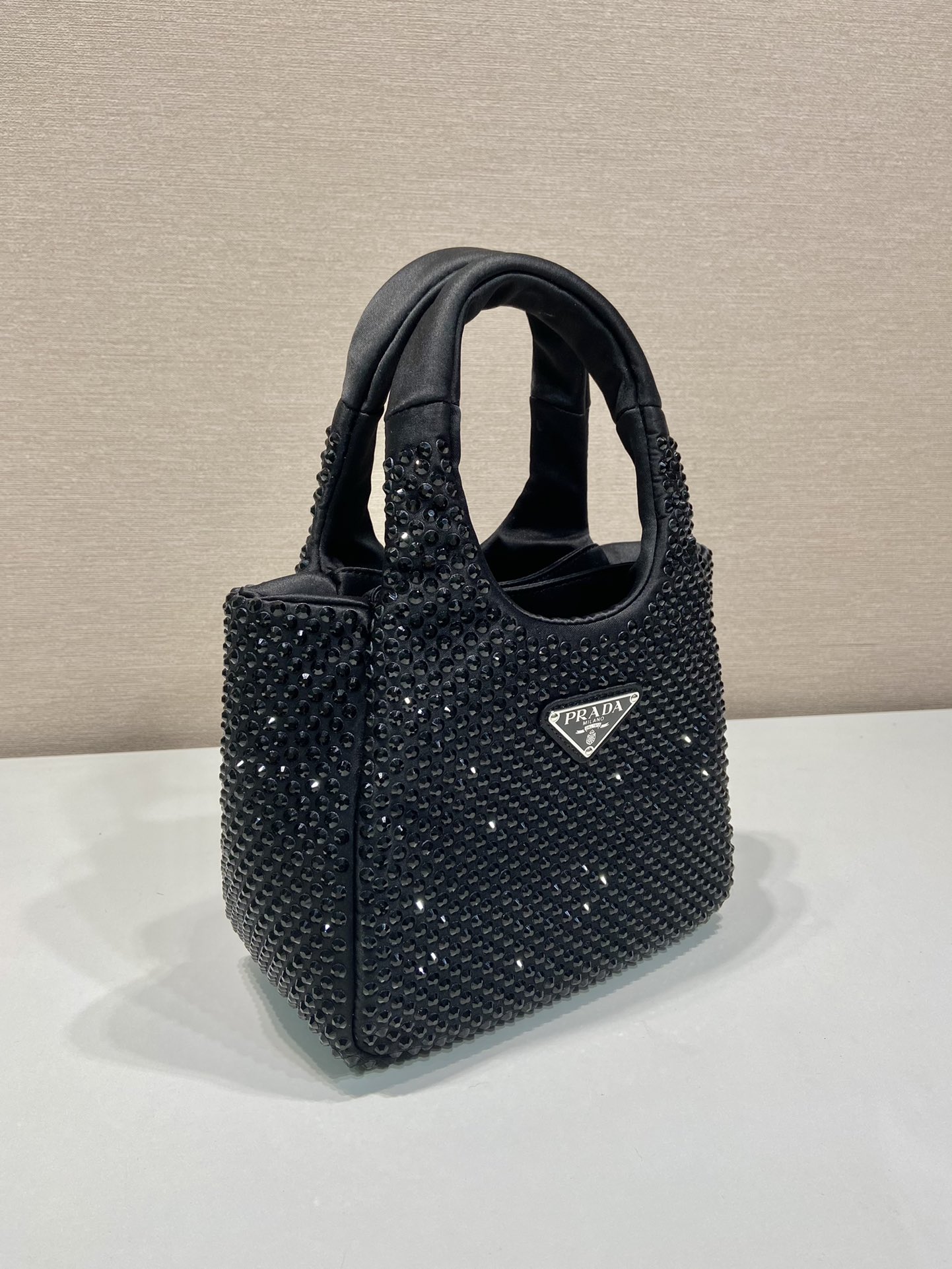 24 New Style [Dark Sparkling Diamond] Prada Vegetable Basket 1BA349 Sparkling Diamond The most beautiful and sparkling rhinestone vegetable baske