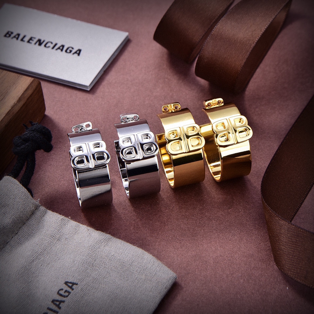 ️原单货新品巴黎世家Balenciaga新款耳钉专柜一致黄铜材质电镀18k金火爆款出货设计独特前卫美女必