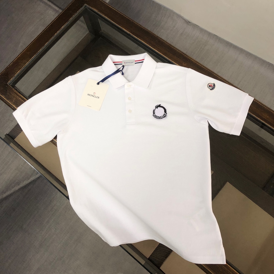 Pyzdsq，Moncler·蒙口官网春夏新款男士短袖翻领Polo衫，高端定制进口丝光珠地棉面料，丝滑透气，胸前品牌经典刺绣图案，纽扣带logo设计，百搭商务休闲款，码数：S-XL（版型偏大，下单请报身高体重）