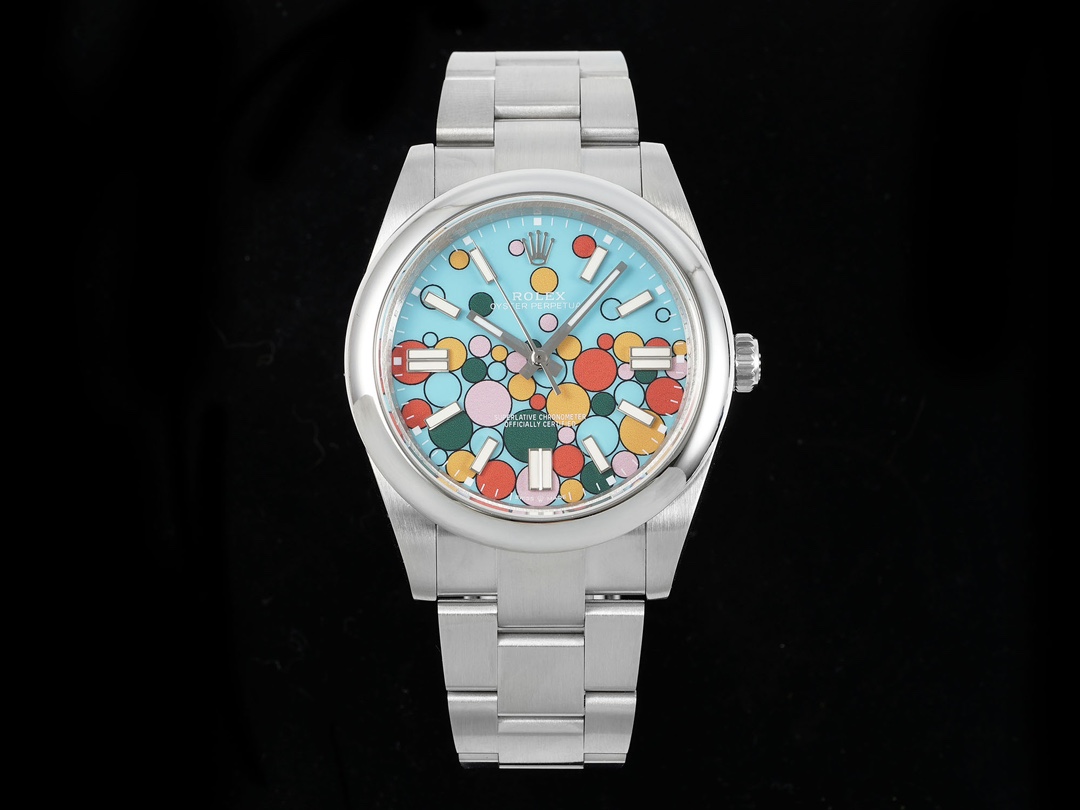 NO:393677,New Rolex Oyster Perpetual 41 Series 1 is matched with Rolex's new movement; 2 is consistent with the original thickness of 12mm and the watch diameter is 41mm; 3 is polished font nails; top-grade Swiss ice blue luminous, consistent with Rolex's original luminous; 4 Super 904 steel; sapphire glass; 5 is top-grade workmanship, each strap perfectly matches the lugs, giving the wrist the highest comfort; every extreme detail is the sincerity of the factory's ingenious development!  !  ,,rolex19860909新款劳力士蚝式恒动型41系列 1搭配劳力士全新机芯； 2与原装一致厚度12mm表径41mm； 3打磨字钉；顶级瑞士冰蓝色夜光,与劳力士原厂夜光一致； 4超级904钢材质；蓝宝石玻璃； 5顶级做工,每条表带与表耳完美契合,给予手腕最高的舒适度； 每个极致的细节都是工厂匠心开发的诚意！！,,rolex,Watch