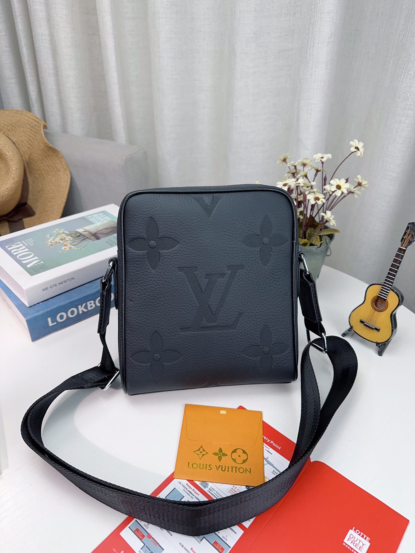 Louis Vuitton Crossbody & Shoulder Bags Men Casual