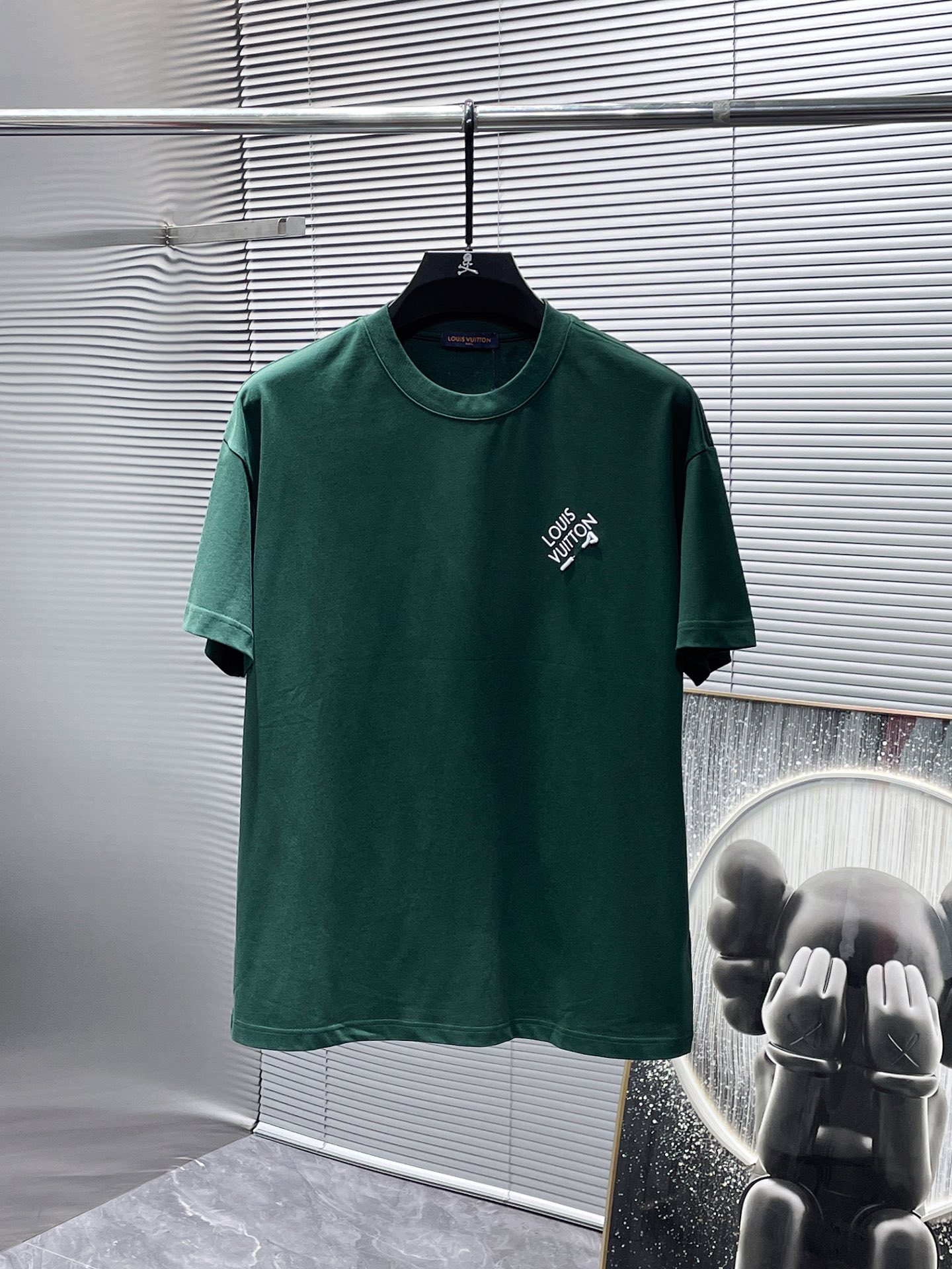 NO:496164,Louis Vuitton LV new round neck short-sleeved T-shirt T-shirt half-sleeved, high-end version!  Customized fabrics for counters are breathable and comfortable, with impeccable details, and the brand element design concept reflects high quality. The feel is delicate and soft!  It is casually cut, with a great upper body style!  S-3XL (the code is too large and the maximum can be worn about 220 kilograms. It is recommended to provide height and weight to the warehouse to assign codes) exclusively, louis vuitton, louis vuitton, T-shirt,tees, t-shirt,alexander wang19860909路易威登 LV新款 圆领 短袖 T恤 体恤 半袖 ,高端版本！专柜定制面料 透气舒适度高,细节无可挑剔,品牌元素设计理念,体现高品质.手感细腻柔软！呈现休闲裁剪,上身版型超赞！码数S-3XL（码数偏大两个码,最大可穿220斤左右,建议提供身高体重给仓库配码）独家专供,,louis vuitton,louis vuitton,T-shirt,tees，t-shirt,alexander wang,Men's clothing