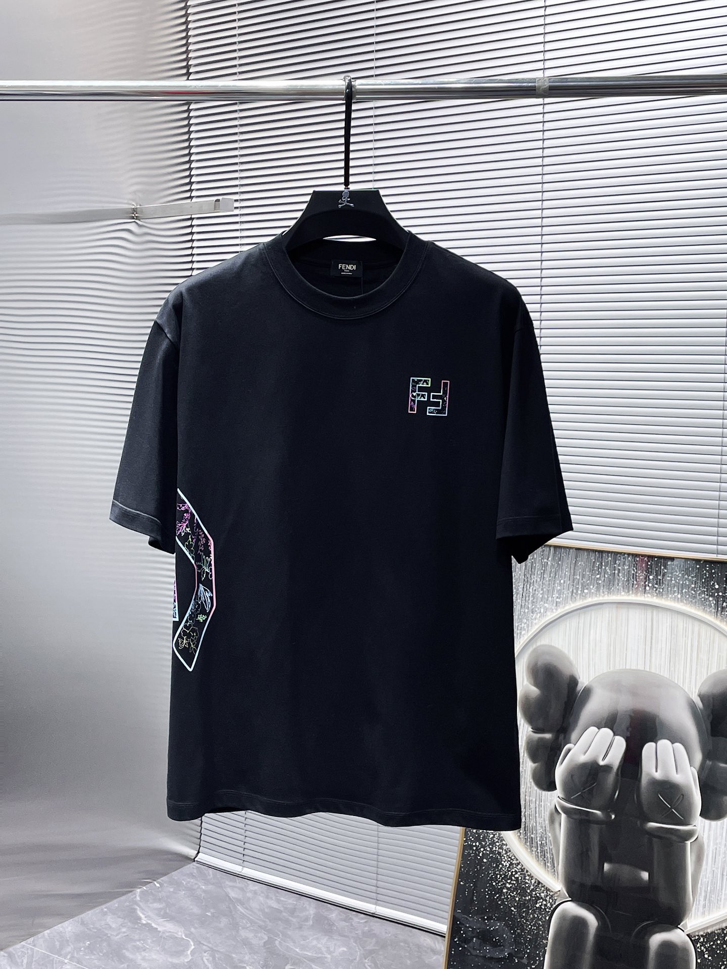 NO:496171,Fendi Fendi new round neck short-sleeved T-shirt T-shirt half-sleeved, high-end version!  Customized fabrics for counters are breathable and comfortable, with impeccable details, and the brand element design concept reflects high quality. The feel is delicate and soft!  It is casually cut, with a great upper body style!  S-3XL (the code is too large and the maximum can be worn about 220 kilograms. It is recommended to provide height and weight to the warehouse to assign codes) exclusively, fendi, fendi, T-shirt, tees, t-shirt, alexander wang19860909芬迪 fendi新款 圆领 短袖 T恤 体恤 半袖 ,高端版本！专柜定制面料 透气舒适度高,细节无可挑剔,品牌元素设计理念,体现高品质.手感细腻柔软！呈现休闲裁剪,上身版型超赞！码数S-3XL（码数偏大两个码,最大可穿220斤左右,建议提供身高体重给仓库配码）独家专供,,fendi,fendi,T-shirt,tees，t-shirt,alexander wang,Men's clothing