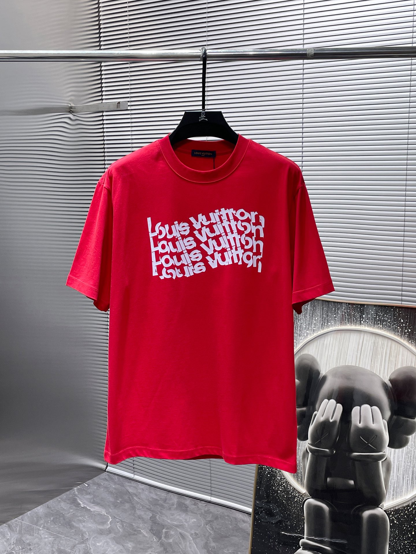 NO:496218,Louis Vuitton LV new round neck short-sleeved T-shirt T-shirt half-sleeved, high-end version!  Customized fabrics for counters are breathable and comfortable, with impeccable details, and the brand element design concept reflects high quality. The feel is delicate and soft!  It is casually cut, with a great upper body style!  S-3XL (the code is too large and the maximum can be worn about 220 kilograms. It is recommended to provide height and weight to the warehouse to assign codes) exclusively, louis vuitton, louis vuitton, T-shirt,tees, t-shirt,alexander wang19860909路易威登 LV新款 圆领 短袖 T恤 体恤 半袖 ,高端版本！专柜定制面料 透气舒适度高,细节无可挑剔,品牌元素设计理念,体现高品质.手感细腻柔软！呈现休闲裁剪,上身版型超赞！码数S-3XL（码数偏大两个码,最大可穿220斤左右,建议提供身高体重给仓库配码）独家专供,,louis vuitton,louis vuitton,T-shirt,tees，t-shirt,alexander wang,Men's clothing