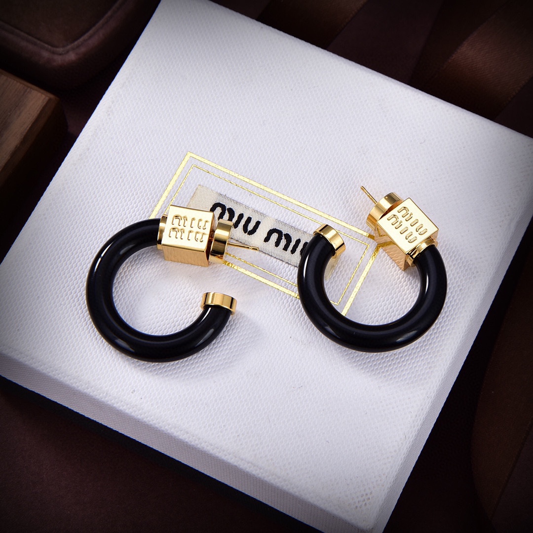 新品原单货新款miumiu树脂耳环专柜一致黄铜材质超级有质感