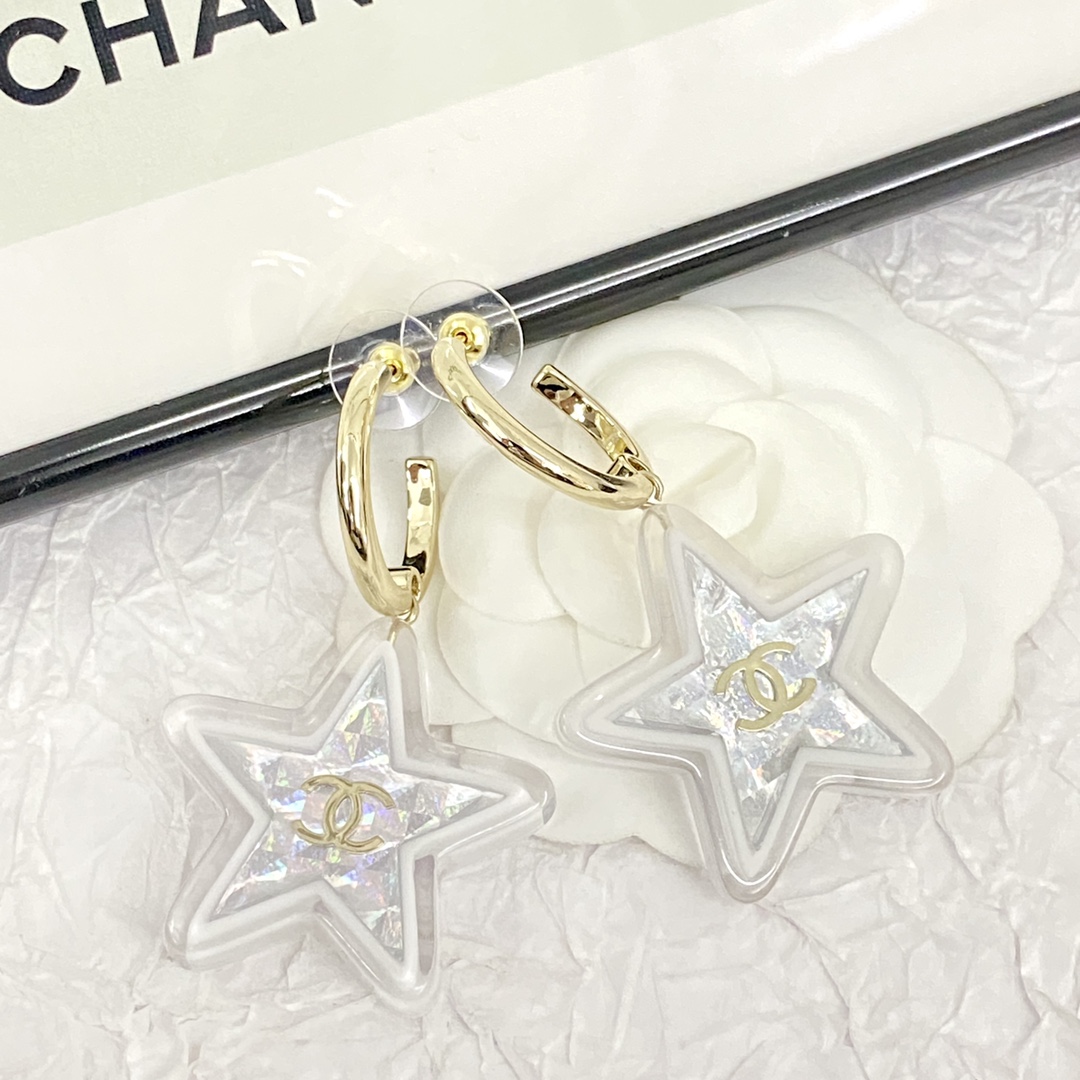 编码E2536 🛍香奈儿耳钉热销🔥爆上新🆕🆕🆕😎CHAN 24 亚克力星星弯钩耳环🤩白色亚克力➕银色七彩