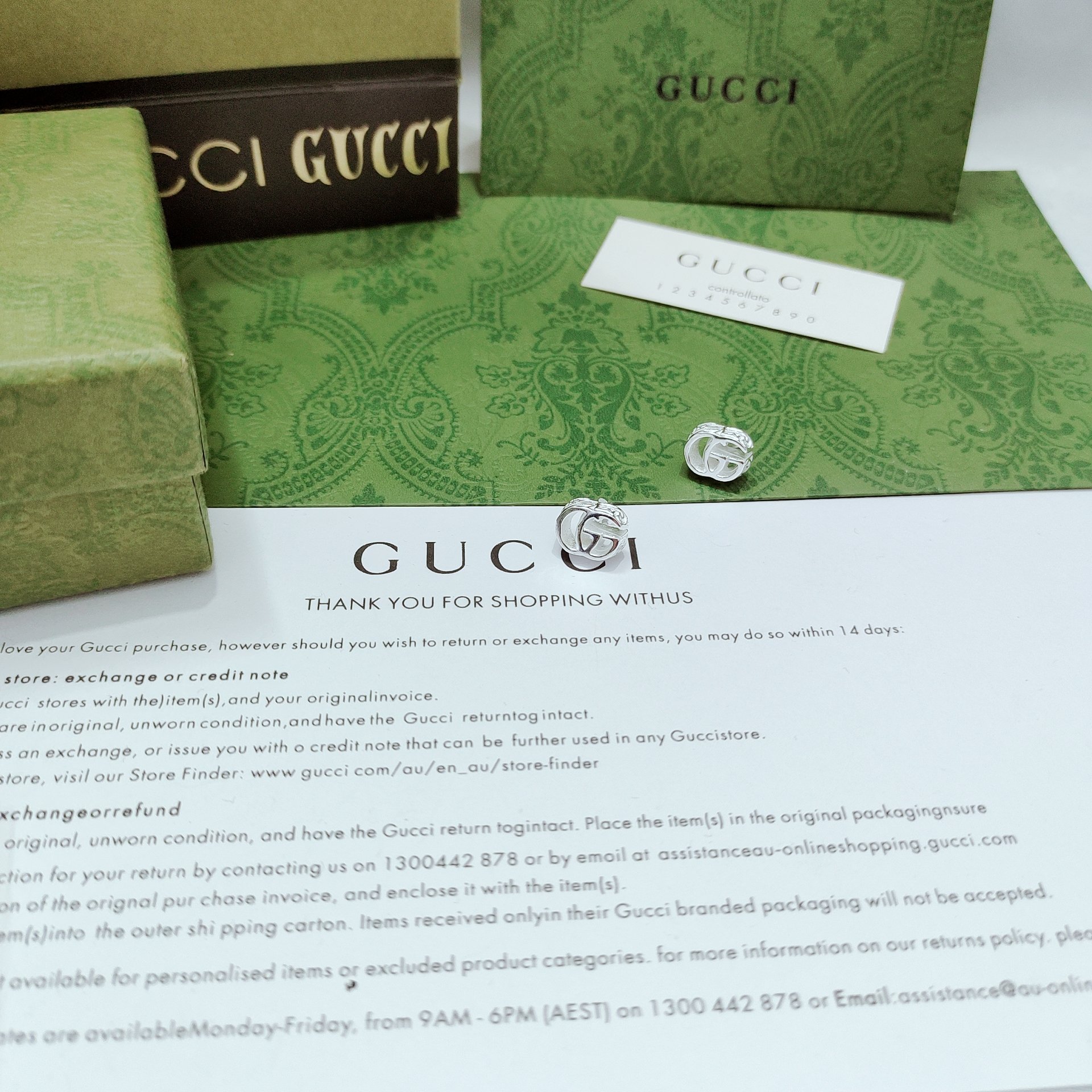 Gucci GG Marmont 耳釘 - 優雅なシルバー仕上げとクラシックなデザイン
