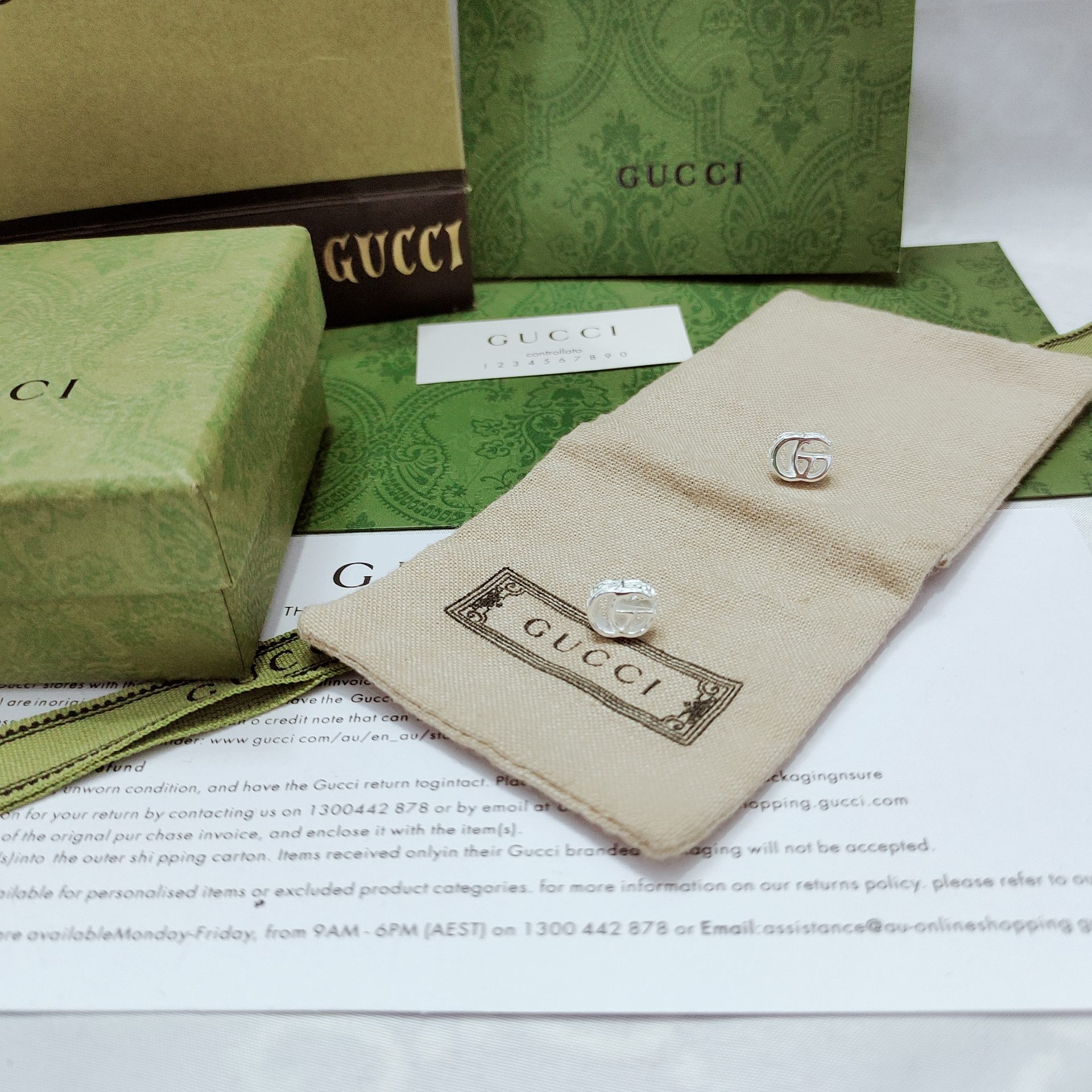 Gucci GG Marmont 耳釘 - 優雅なシルバー仕上げとクラシックなデザイン