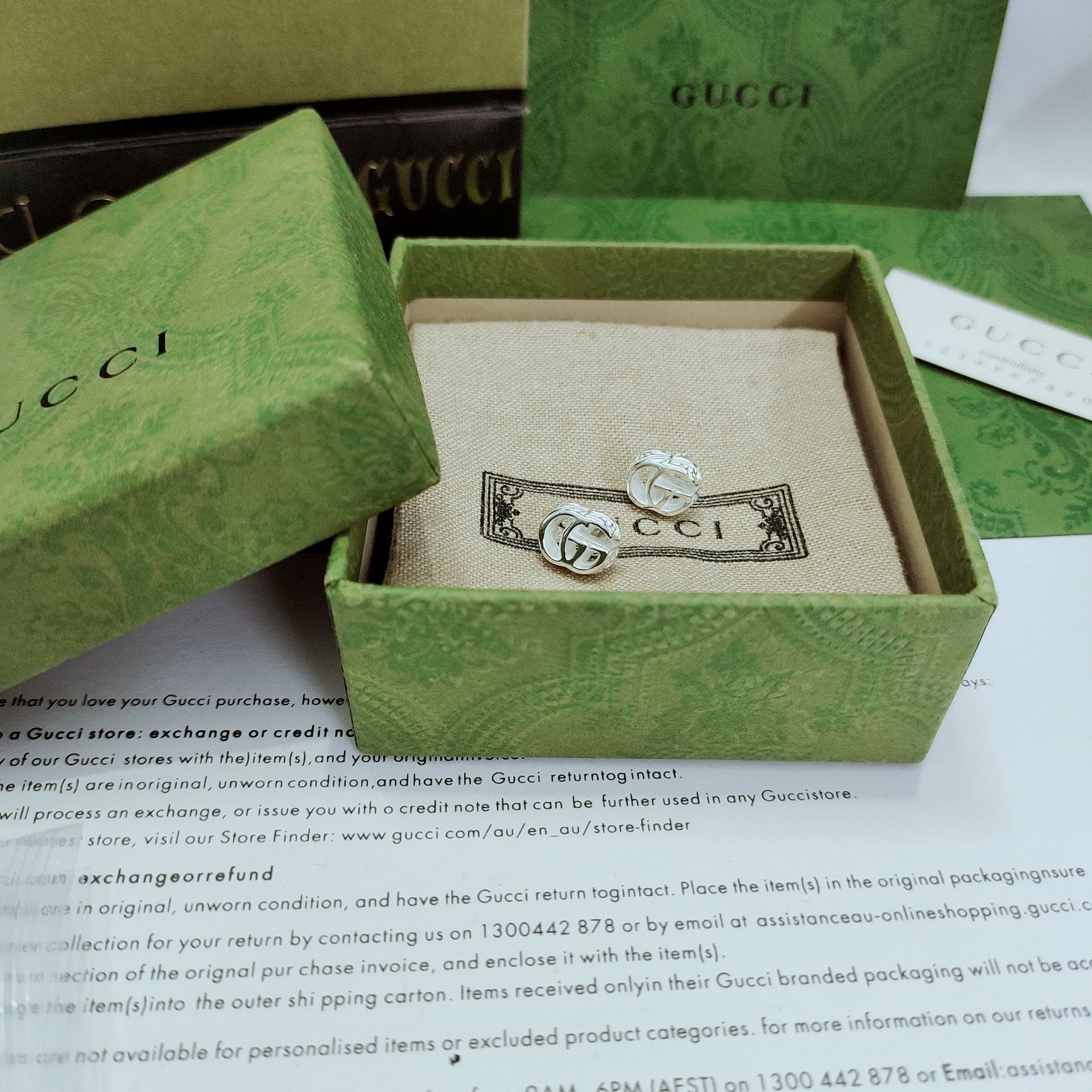 Gucci GG Marmont 耳釘 - 優雅なシルバー仕上げとクラシックなデザイン