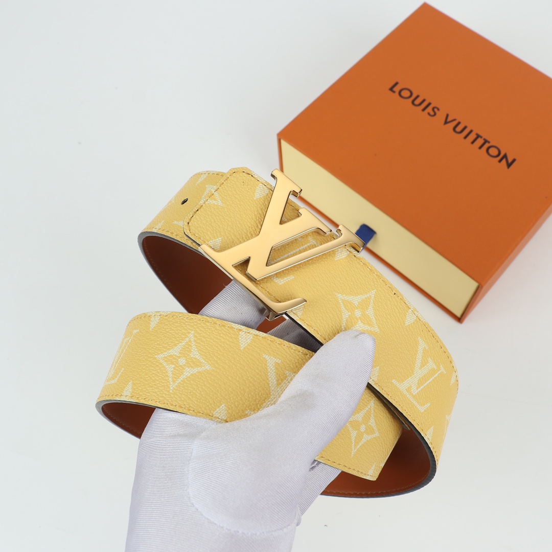 💰170 LV 路易威登 原单面料印花面，内衬头层小牛皮底，搭配原单扣，这款经典而又魅力恒久的腰带外型宽大，专柜宽度4.0宽