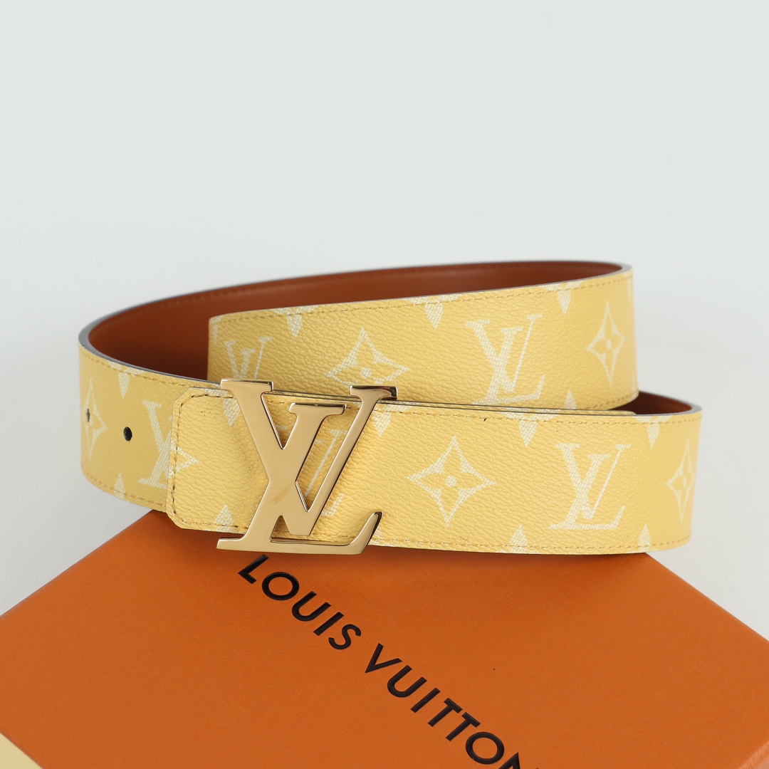 💰170 LV 路易威登 原单面料印花面，内衬头层小牛皮底，搭配原单扣，这款经典而又魅力恒久的腰带外型宽大，专柜宽度4.0宽