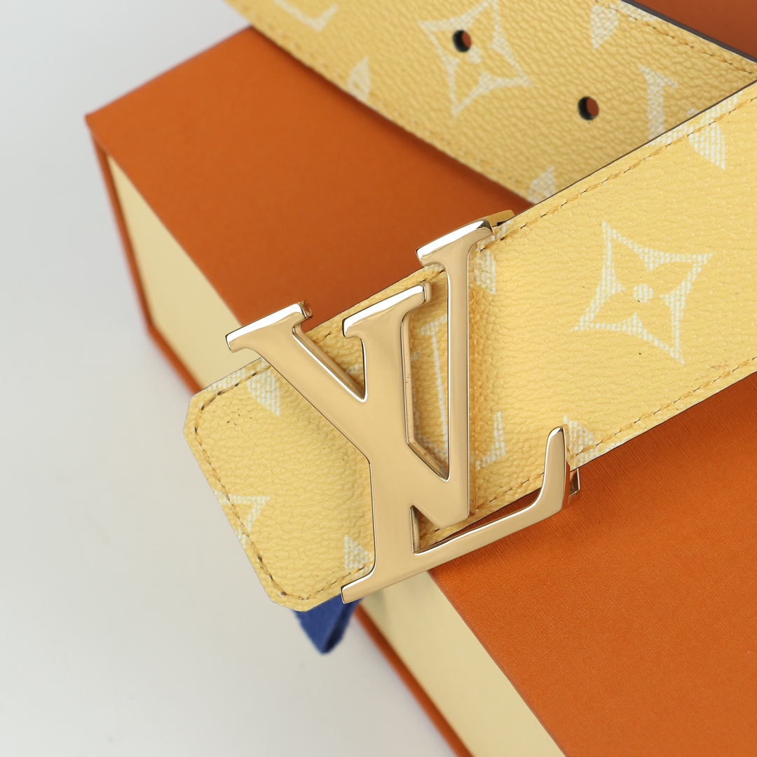 💰170 LV 路易威登 原单面料印花面，内衬头层小牛皮底，搭配原单扣，这款经典而又魅力恒久的腰带外型宽大，专柜宽度4.0宽