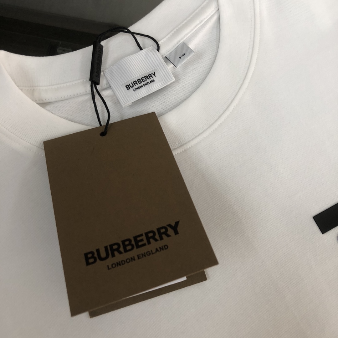 BURBERRY/巴宝莉24ss经典TB胸口LOGO压胶短袖T恤