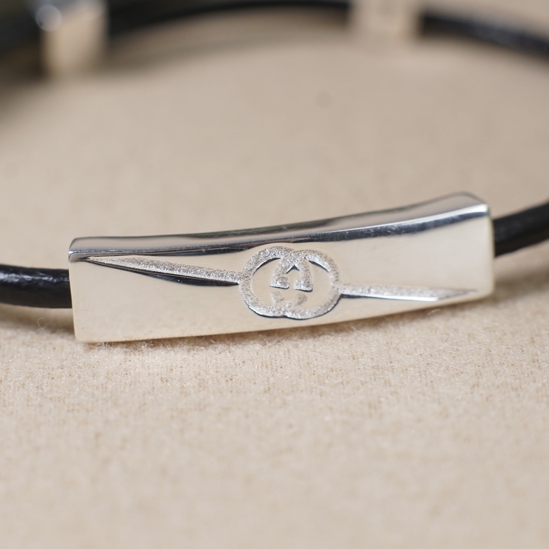 Gucci Interlocking G Silver & Leather Bracelet, New Collection 9 i1706772723 1294 7