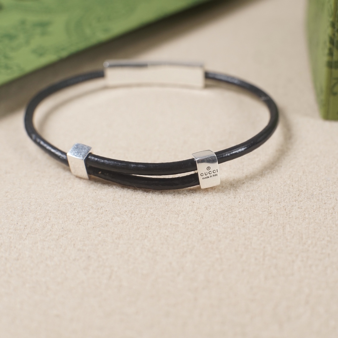 Gucci Interlocking G Silver & Leather Bracelet, New Collection 3 i1706772723 1857 1
