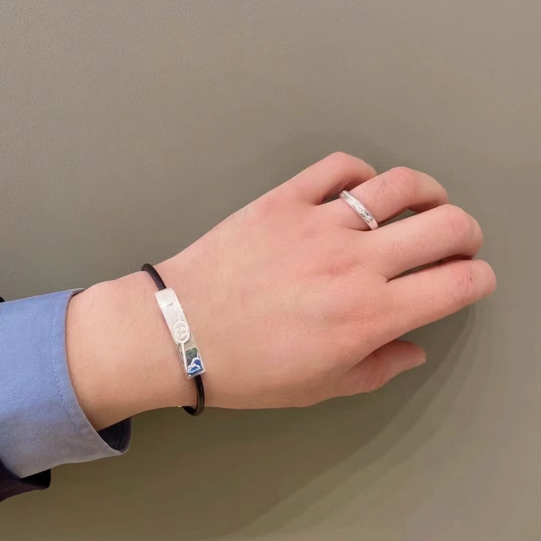 Gucci Interlocking G Silver & Leather Bracelet, New Collection 10 i1706772723 1 8