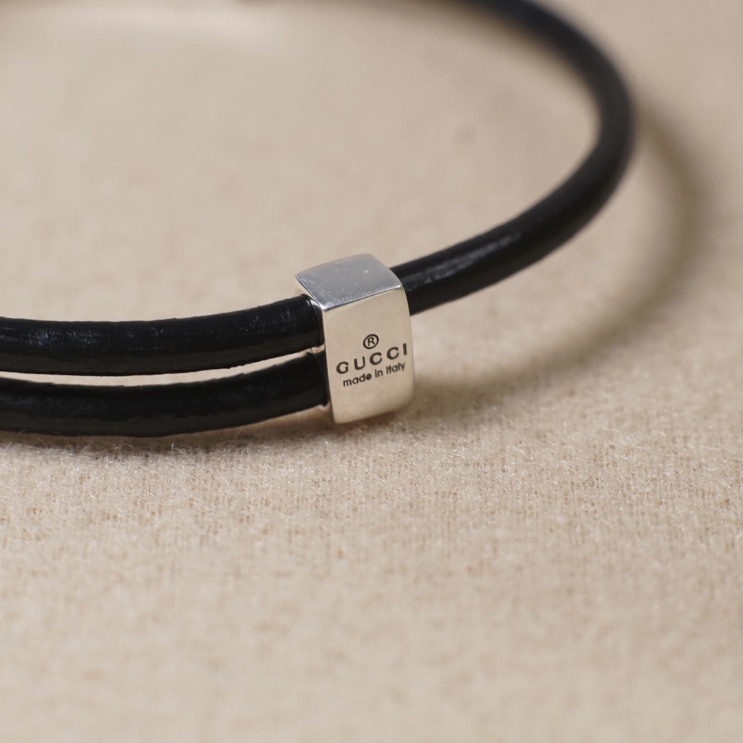 Gucci Interlocking G Silver & Leather Bracelet, New Collection 8 i1706772723 3692 6