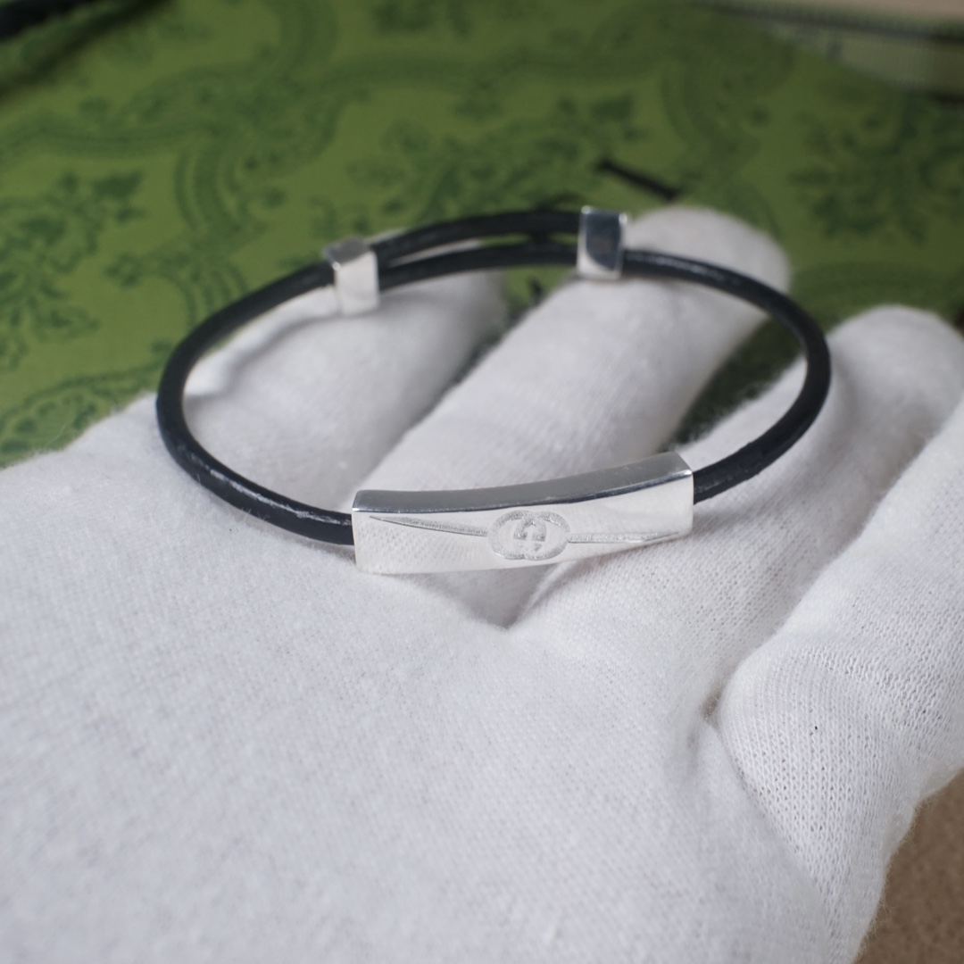 Gucci Interlocking G Silver & Leather Bracelet, New Collection 5 i1706772723 5151 3
