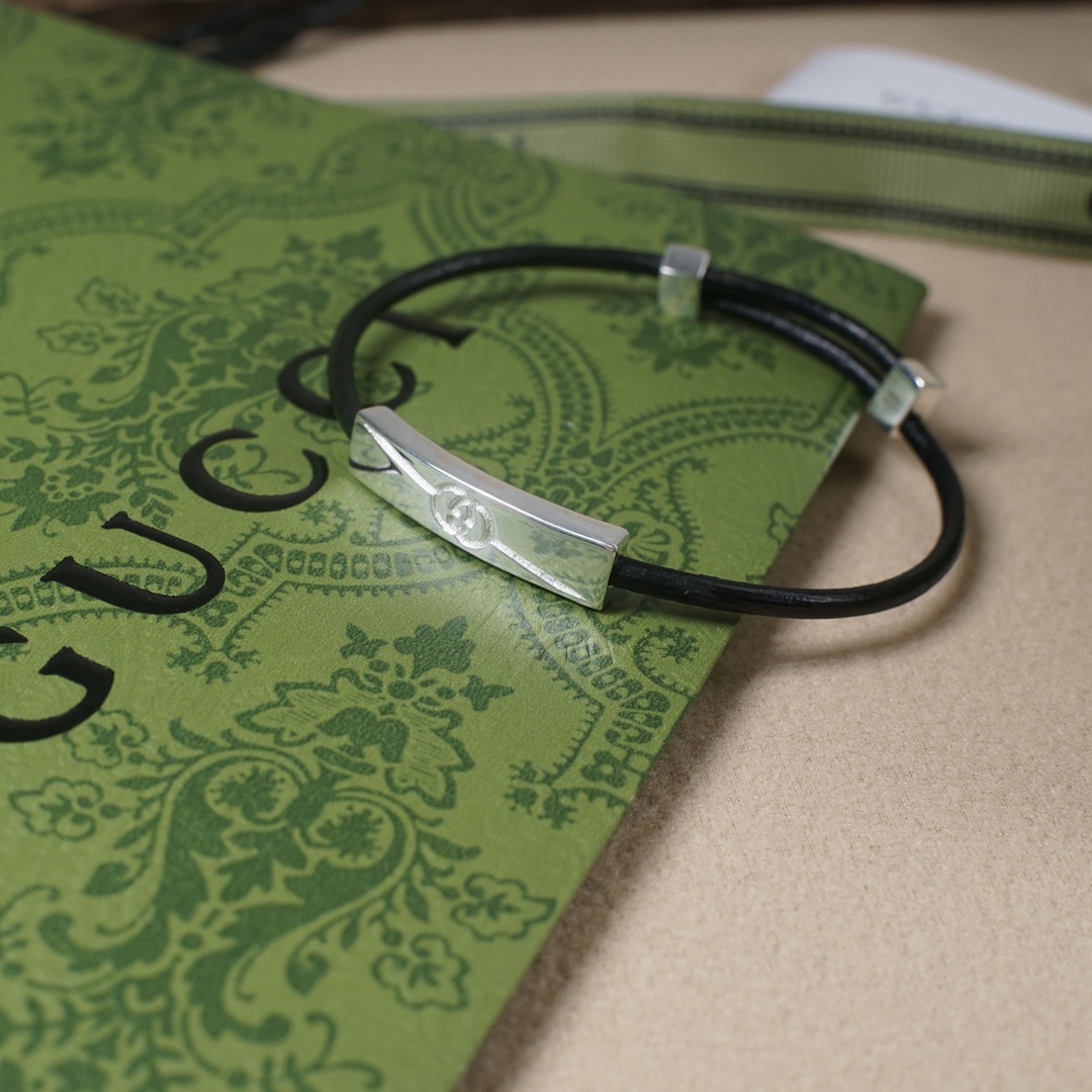 Gucci Interlocking G Silver & Leather Bracelet, New Collection 2 i1706772723 8139 0