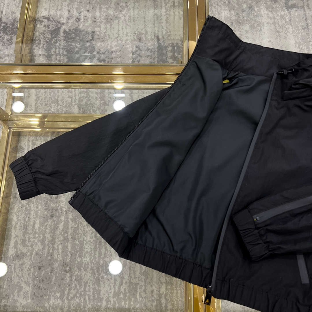 Bottega Veneta’s Innovative Anti-Theft Zipper Technology: A Detailed Overview - 图片 6