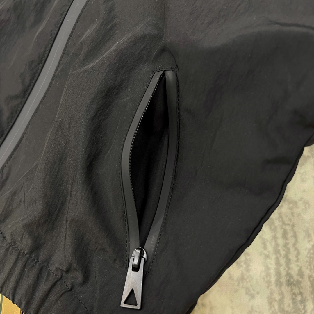 Bottega Veneta’s Innovative Anti-Theft Zipper Technology: A Detailed Overview - 图片 3