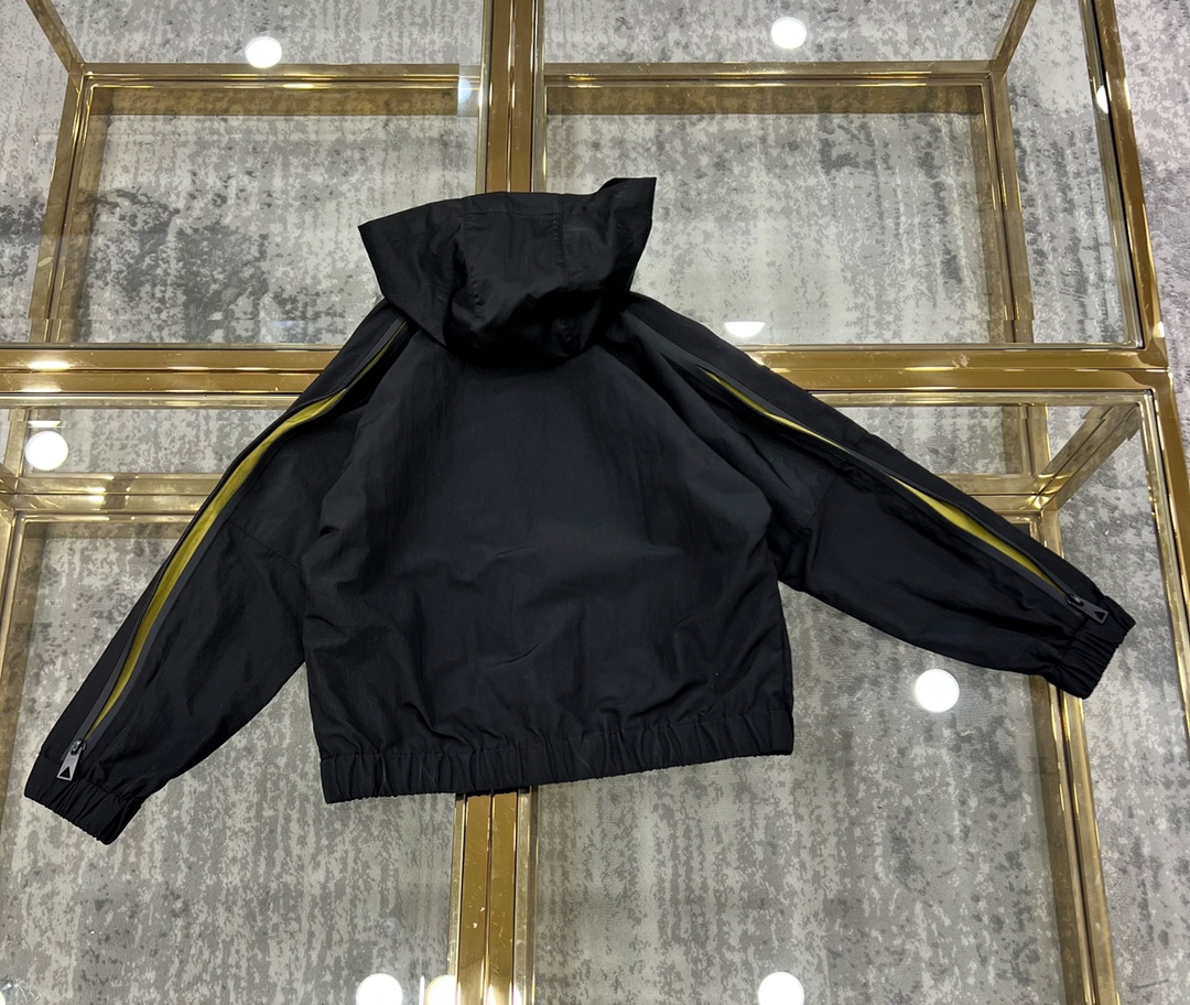 Bottega Veneta’s Innovative Anti-Theft Zipper Technology: A Detailed Overview - 图片 5