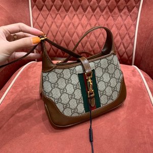 From China Gucci GG Supreme Perfect Crossbody & Shoulder Bags Green Red Mini