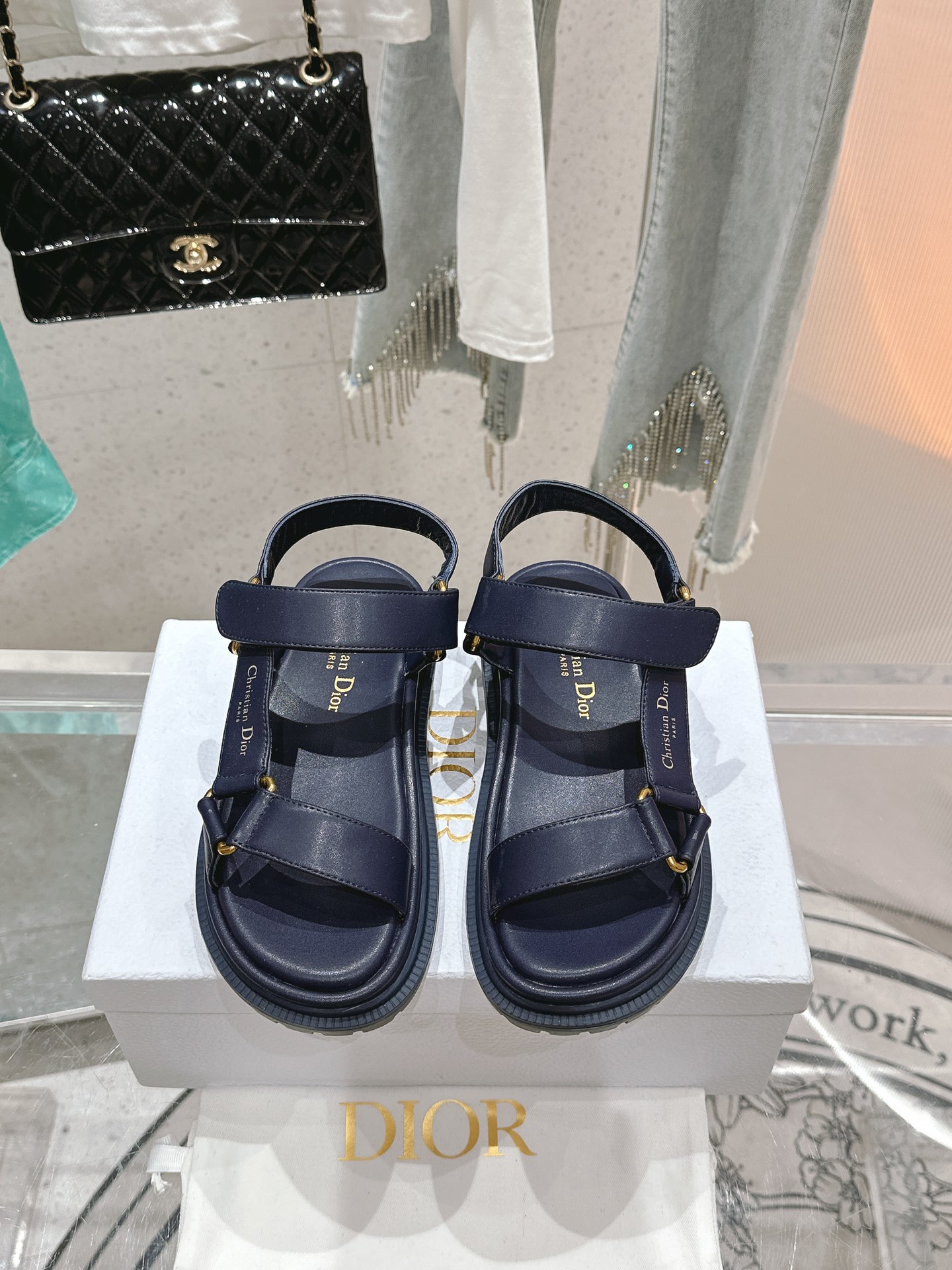 NO:166251,The highest version, the main series of counters, new classic Velcro sandals, original replica, super durable and super versatile style #very comfortable on the feet! Original custom cowhide material, soft and delicate, super charming on the feet, full texture, sheepskin lining, original hardware buckle. Original Tpu outsole, exquisite craftsmanship. Size 35-41 [40/41 custom], slippers sandals, sandals, slippers, cowhide, sheepskin19860909最高版本 专柜主打系列 新款经典魔术贴凉鞋,原版复刻,超耐看超百搭款#上脚非常舒适! 原版定制牛皮材料,柔软又细腻,上脚超有魅力,质感满分 羊皮内里,原版五金扣. 原版Tpu大底,精致的工艺. 尺码35-41 [40/41定制],拖鞋凉鞋,sandals,slippers,cowhide,sheepskin,Women's Shoes