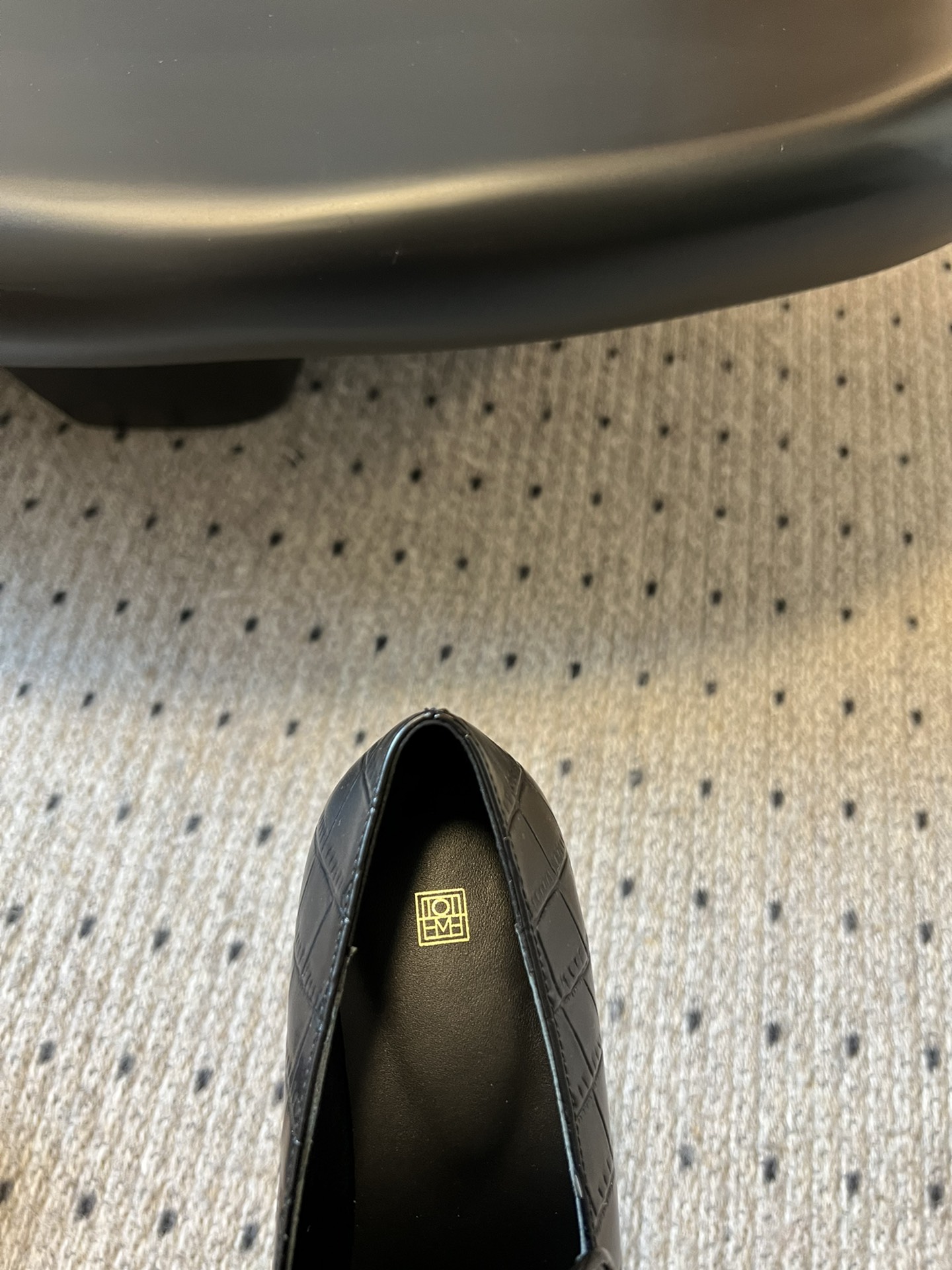 
独家早春新品 Totem* 压纹牛皮粗跟乐福鞋

早春现货发售！太有特点啦！压纹的设计增添啦高级感 无