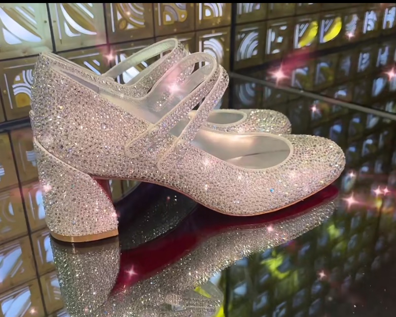 NO:100317,High-end custom spring and summer classic series!  H5.5Cm size 34-43. Leather sole. 44021-003 White imitation Austrian diamond, silver sheepskin. Official website picture Standard European code Reference:44021-003 Color:silver/silver Material:diamond Lining:red goat leather Heel height:5.5Cm Sole:leather sole Size:EU 34-43 (US 4-11):,,christian louboutin,louis vuitton,sheepskin,Leather soles19860909高端订制 春夏精典款系列！ H5.5Cm尺码34-43码.真皮大底 .44021－003白色仿奥钻,银色羊皮里. 官网图 标准欧码 Reference:44021-003 Color:silver/silver Material:diamond Lining:red goat leather Heel heigh:5.5Cm Sole:leather sole Size:EU 34－43（US 4一11) :,,christian louboutin,louis vuitton,sheepskin,Leather soles,Women's Shoes