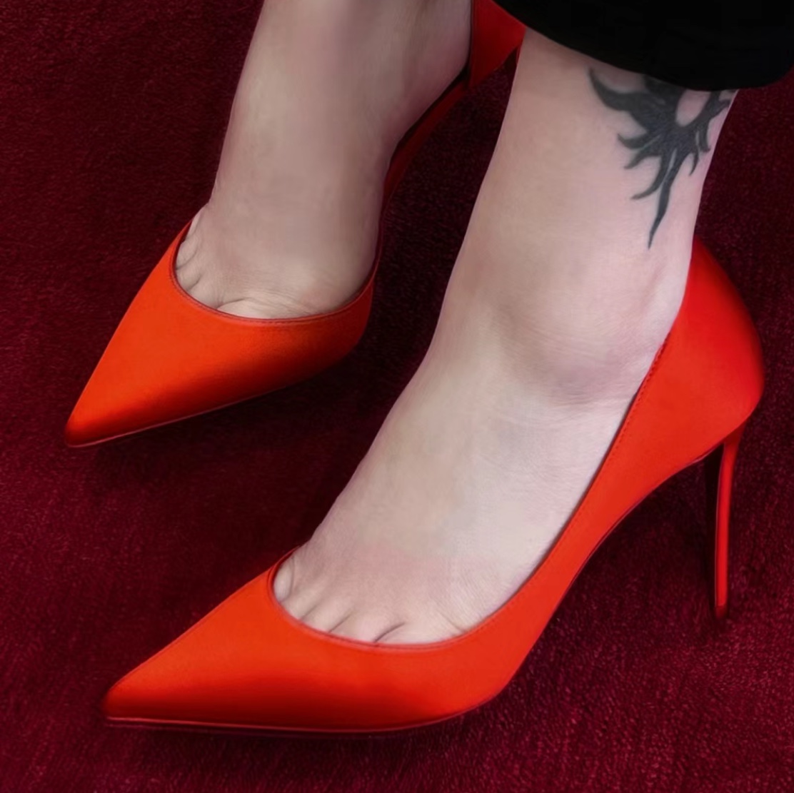 NO:100159,High-end customization classic model H8.5Cm, size 34-42. Customized model is not refundable or exchanged 9039-Orange imported silk, orange sheepskin, official website synchronization Standard European code No:9039- Color:orange/orange Material:veau velours Lining:goat leather Heel height:8.5Cm Sole:leather sole Size:EUR 34-42 (US 4-11):,,christian louboutin,sheepskin,real silk19860909高端订制 精典款 H8.5Cm,尺码34-42码. 订制款不退不换9039-橙色进口真丝,橙色羊皮里,官网同步 标准欧码 No:9039- Color:orange/orange Material:veau velours Lining:goat leather Heel heigh:8.5Cm Sole:leather sole Size:EUR 34－42（US 4一11) :,,christian louboutin,sheepskin,real silk,Women's Shoes