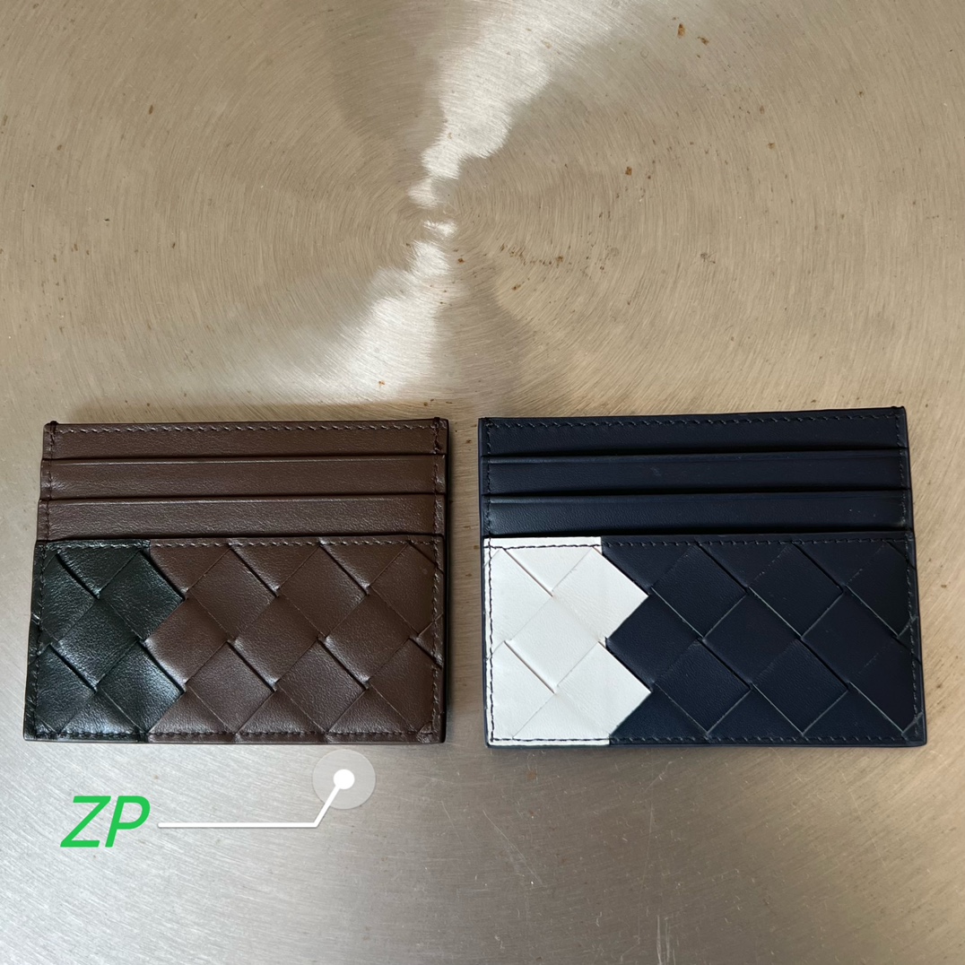 NO:673046,Z comparison. The exclusive customized original pickup bag is here~ Whether it is the color matching or the leather texture, it is reproduced perfectly, BV, Bottega Veneta19860909Z对比 独家定制原版皮卡包来啦～  不管是颜色的搭配 还是皮料质感 复刻得完完美美,BV,bottega veneta,欧美剧