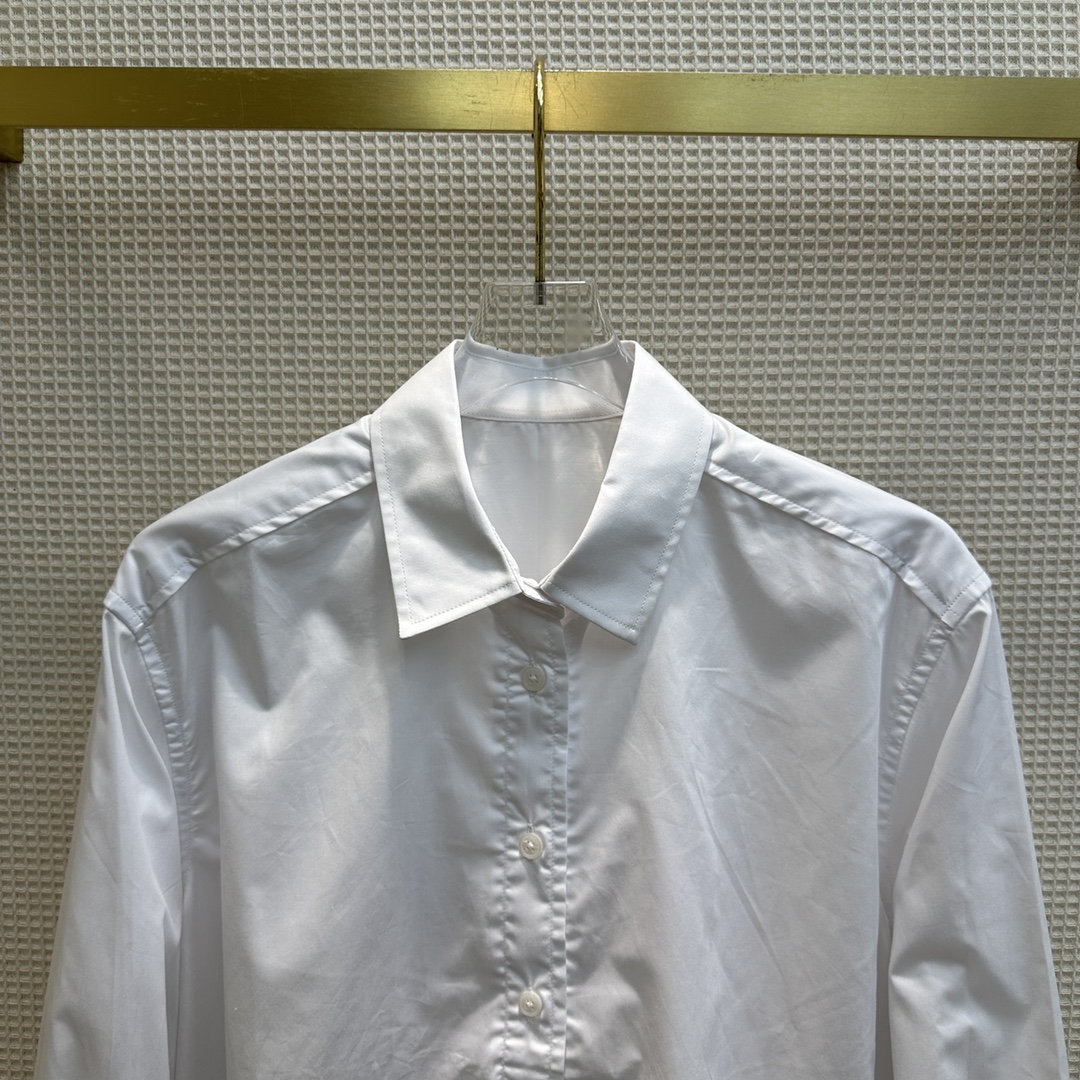 Tot小翻领简洁廓形的设计白衬衫必备单品时髦又高级对身材没有限制性轻松藏肉显瘦基础版型对身材没有限制上身